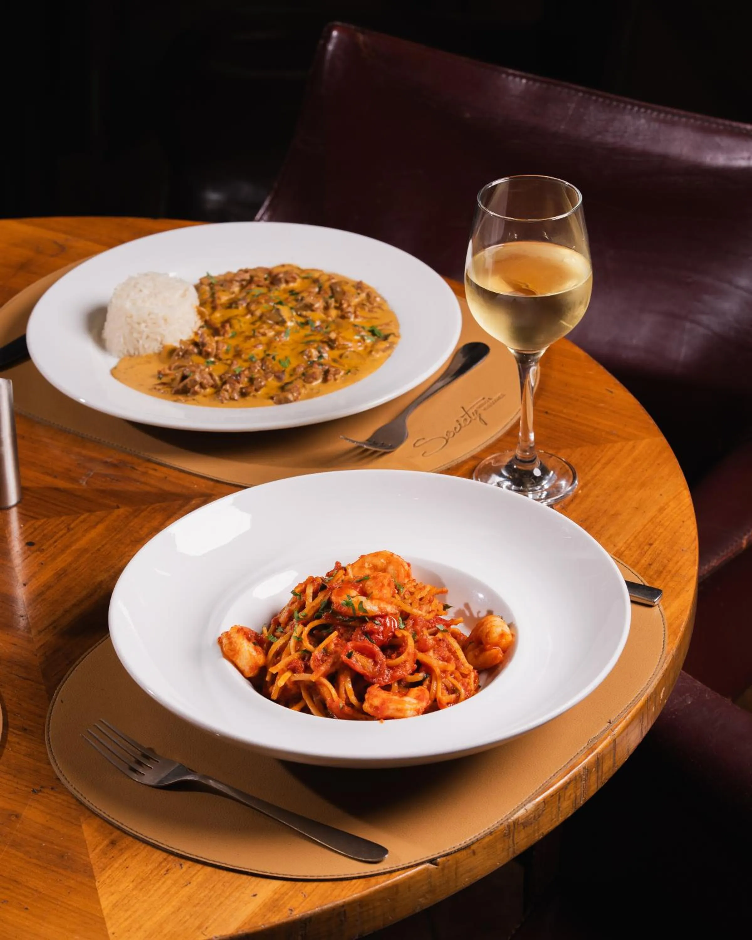 Food and drinks in Saifi Suites Hotel