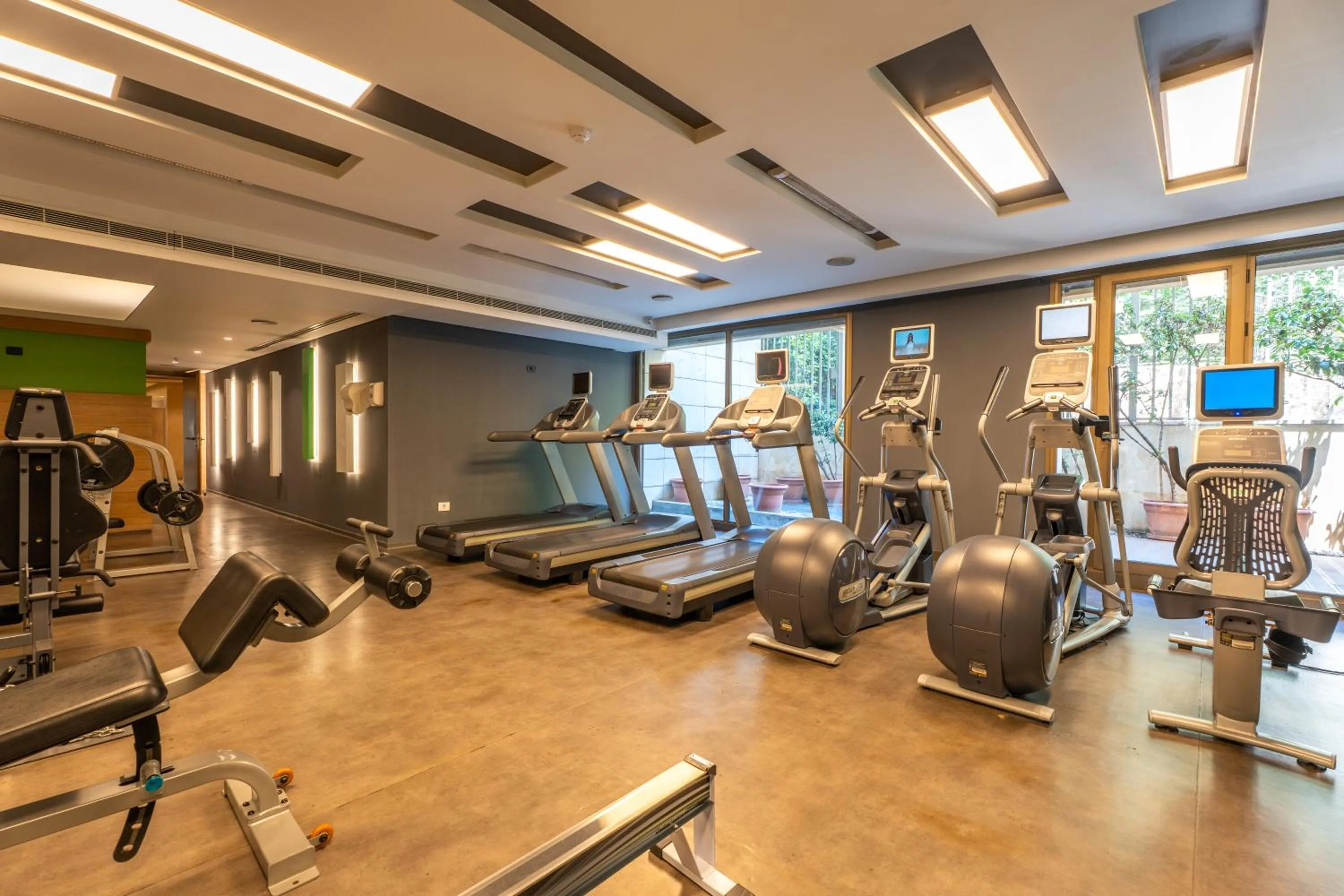 Fitness centre/facilities in Saifi Suites Hotel