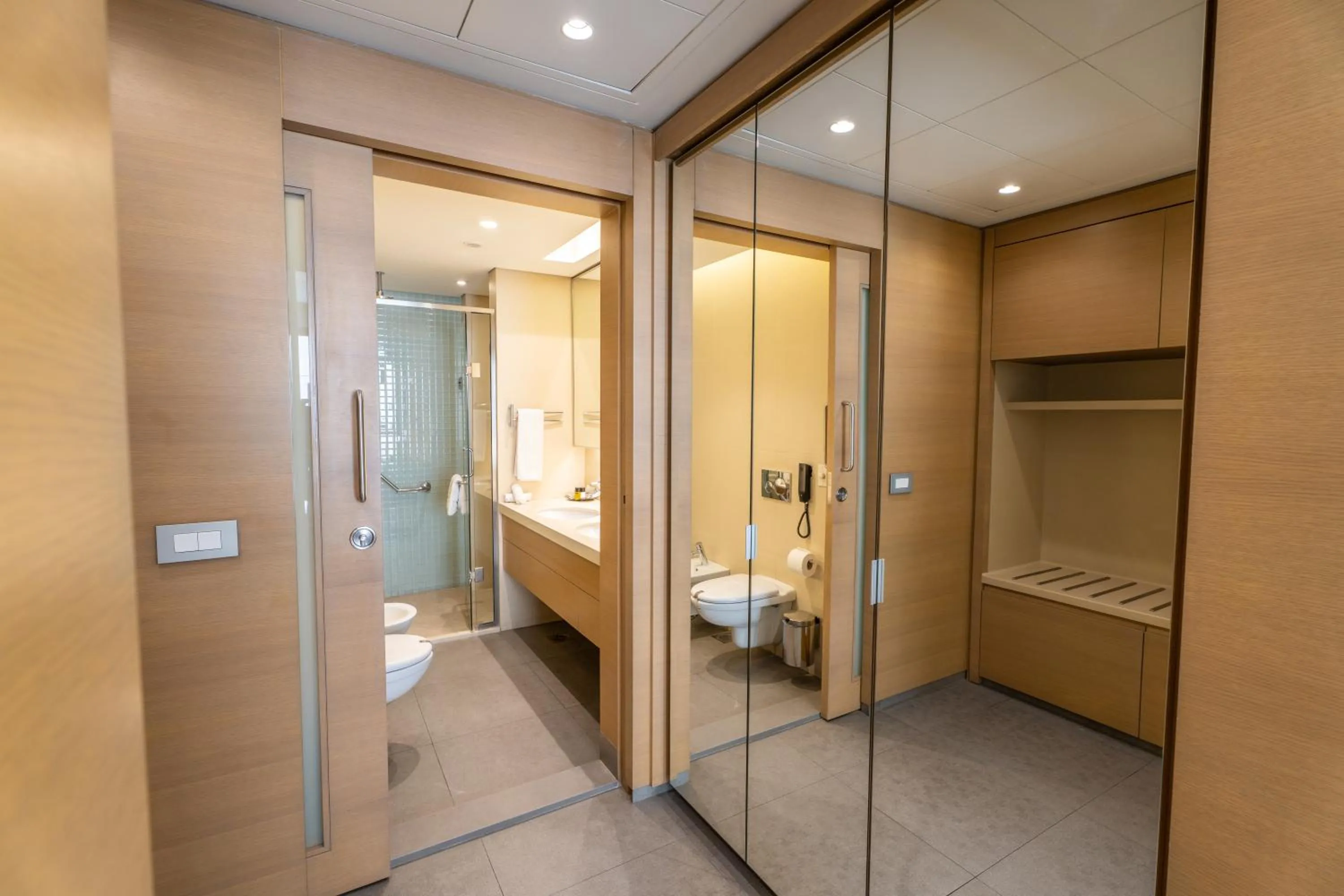 Shower in Saifi Suites Hotel