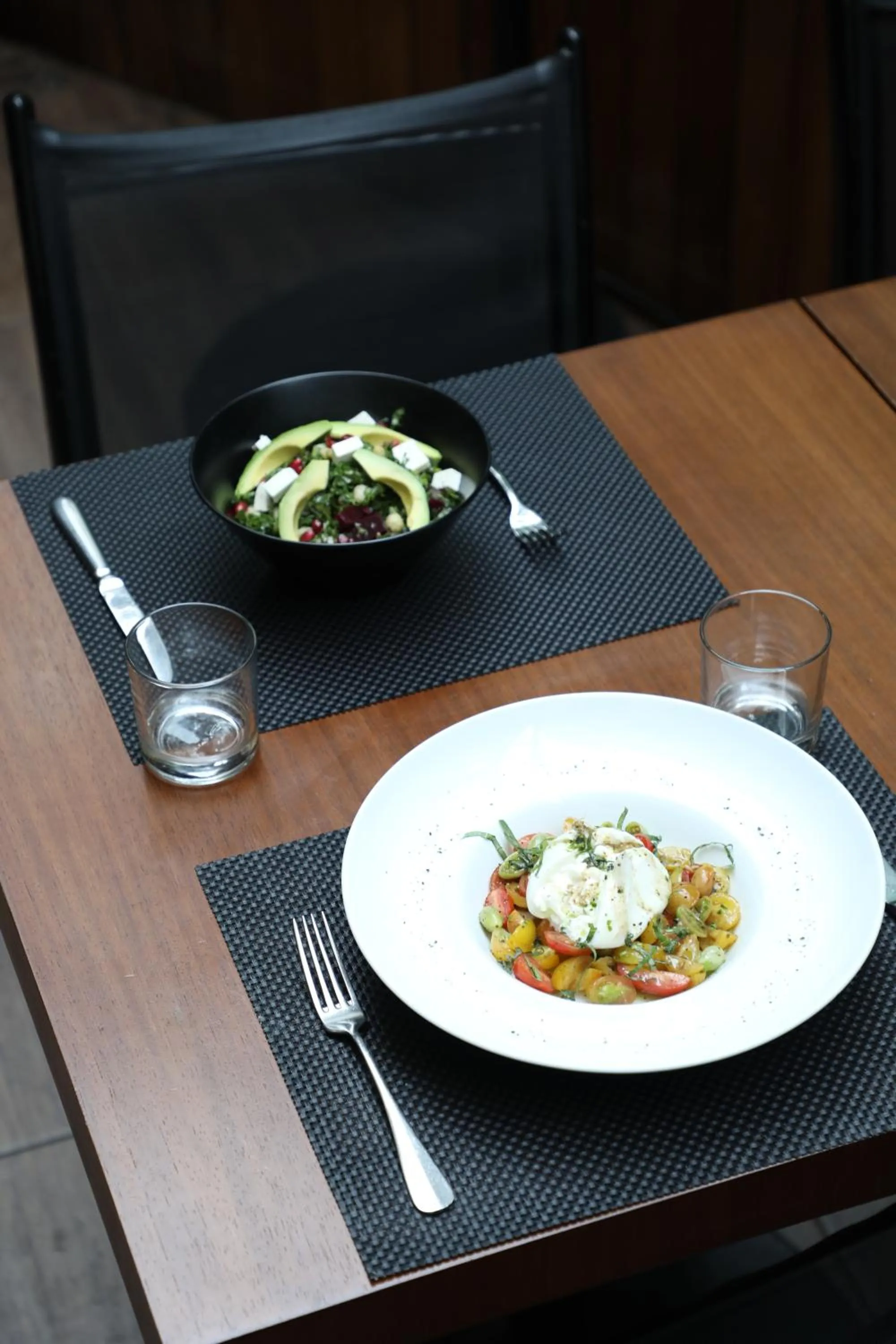 Restaurant/places to eat in Saifi Suites Hotel