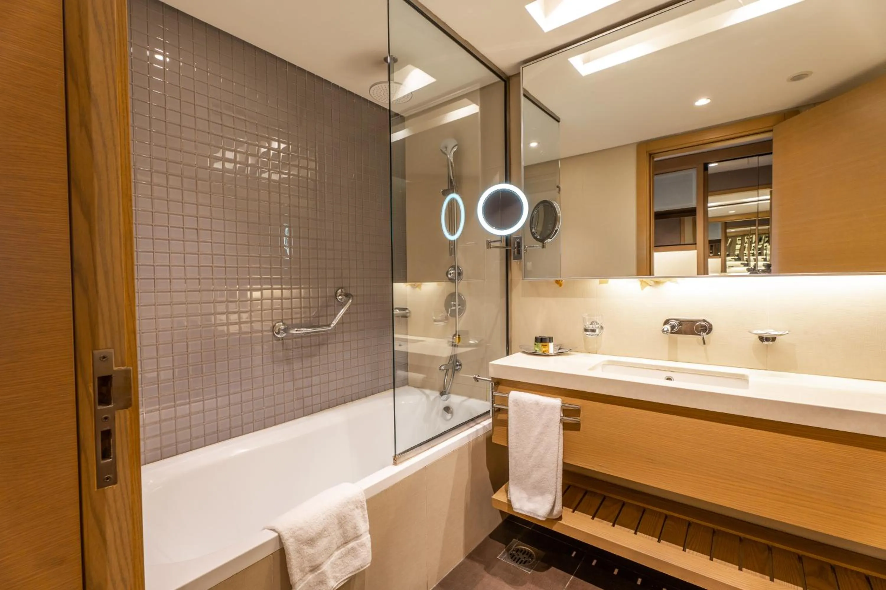 Shower in Saifi Suites Hotel