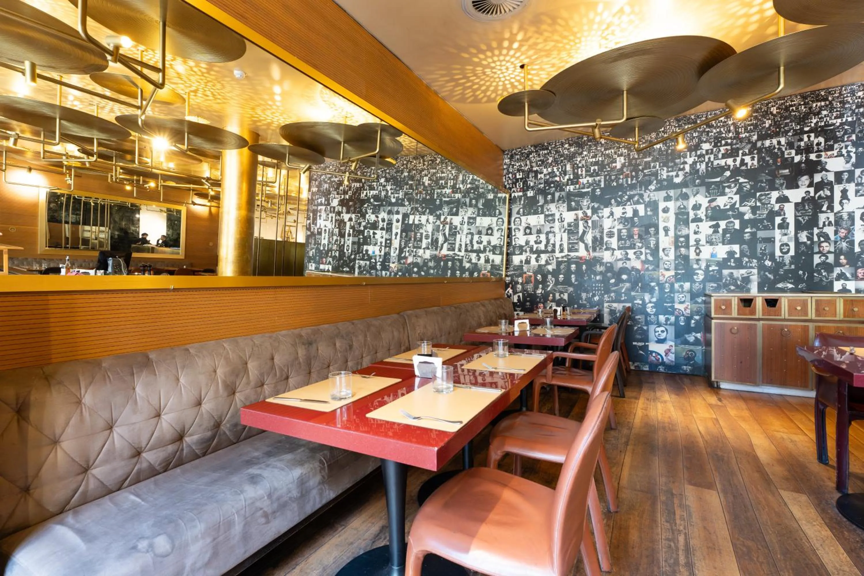 Restaurant/places to eat in Saifi Suites Hotel