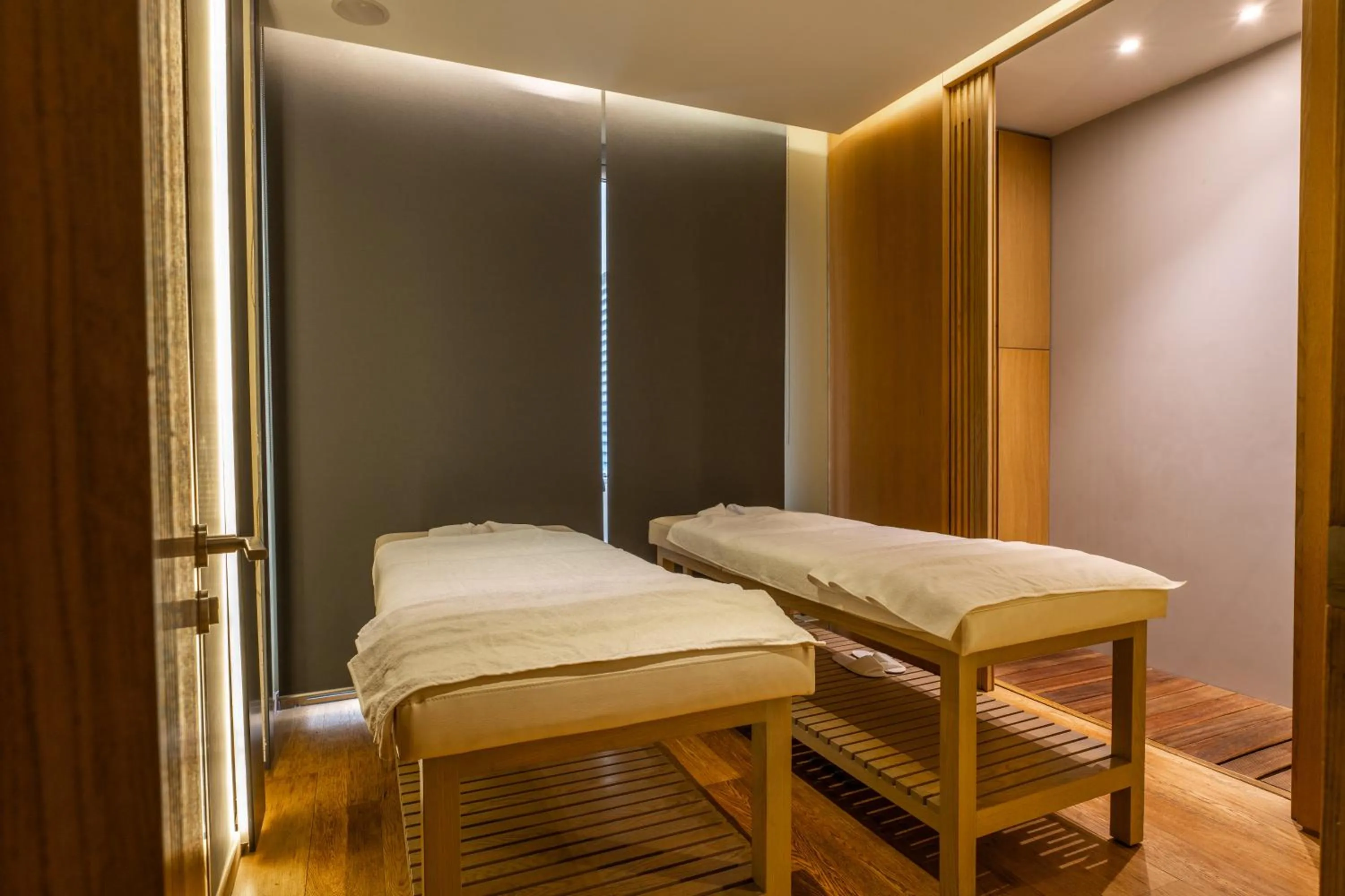 Massage in Saifi Suites Hotel