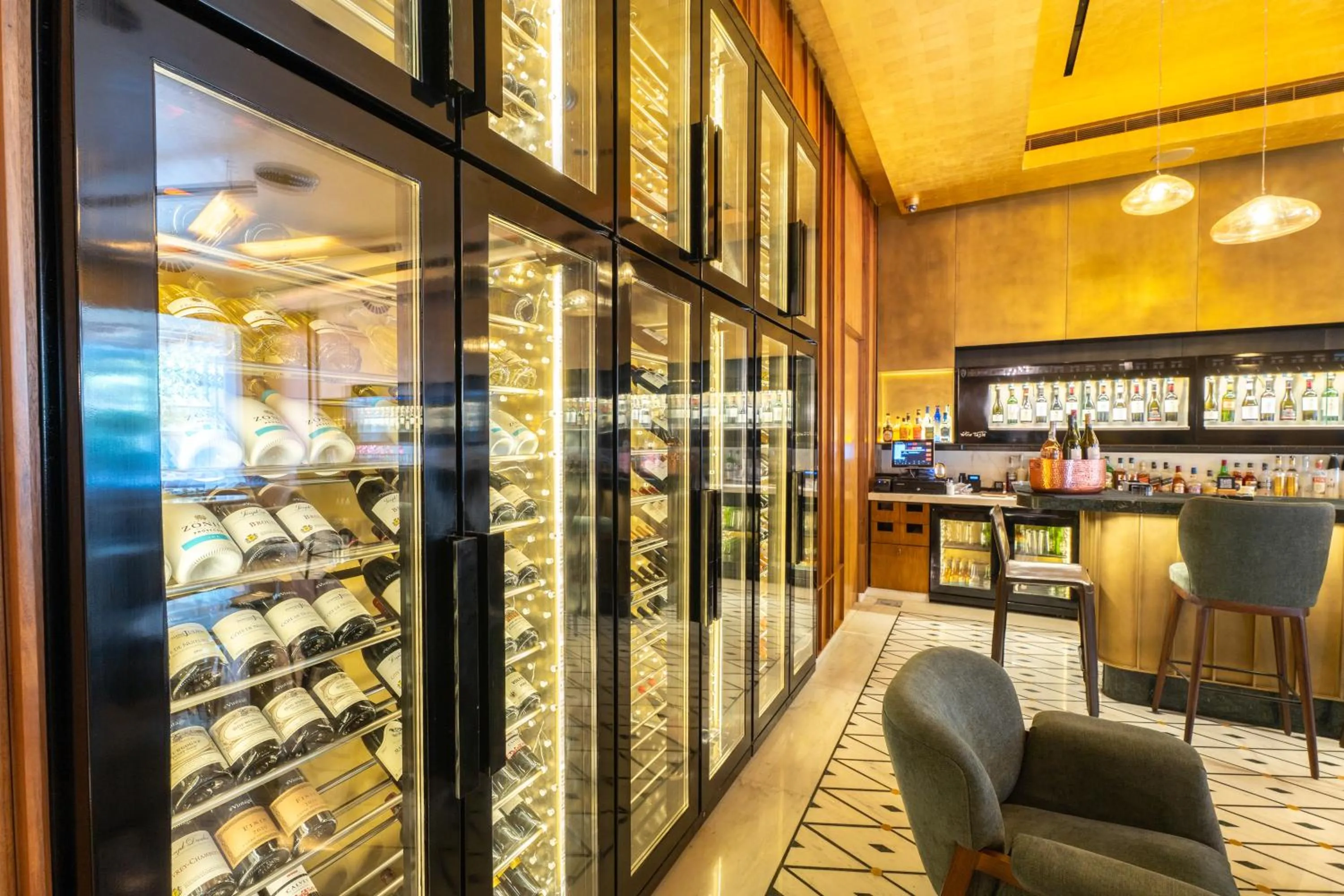 Lounge or bar in Saifi Suites Hotel