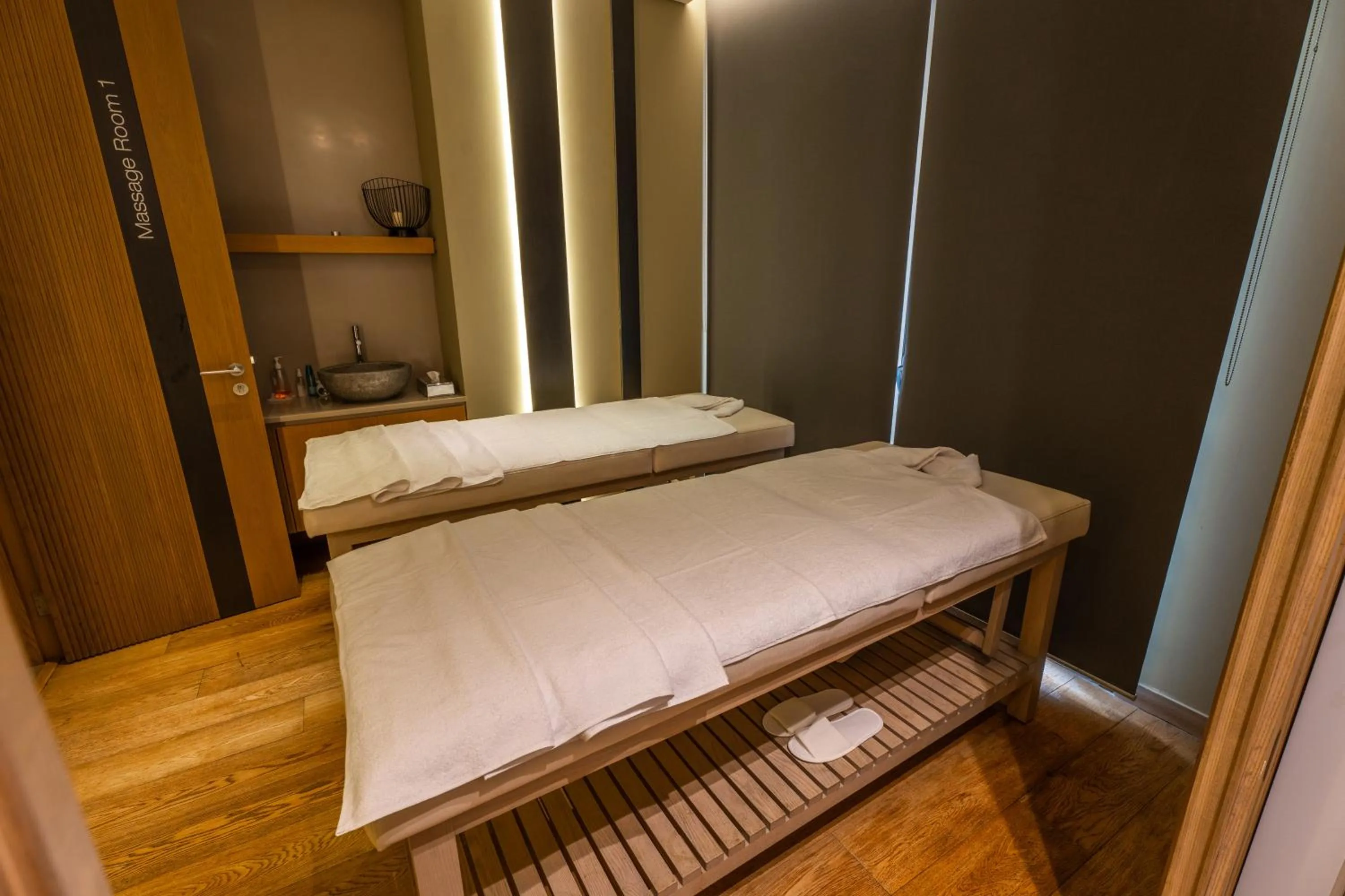 Spa and wellness centre/facilities, Bed in Saifi Suites Hotel