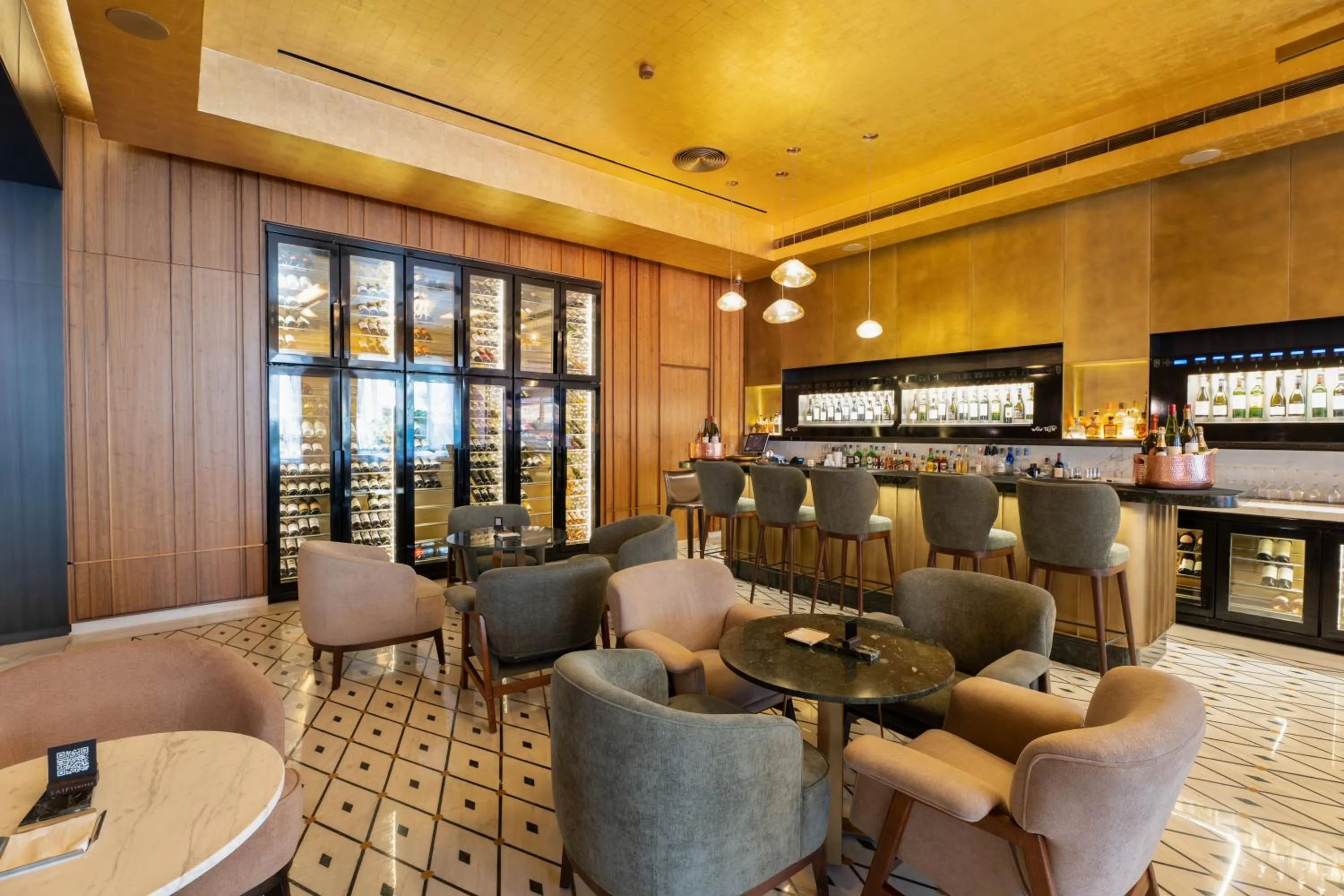 Lounge or bar in Saifi Suites Hotel