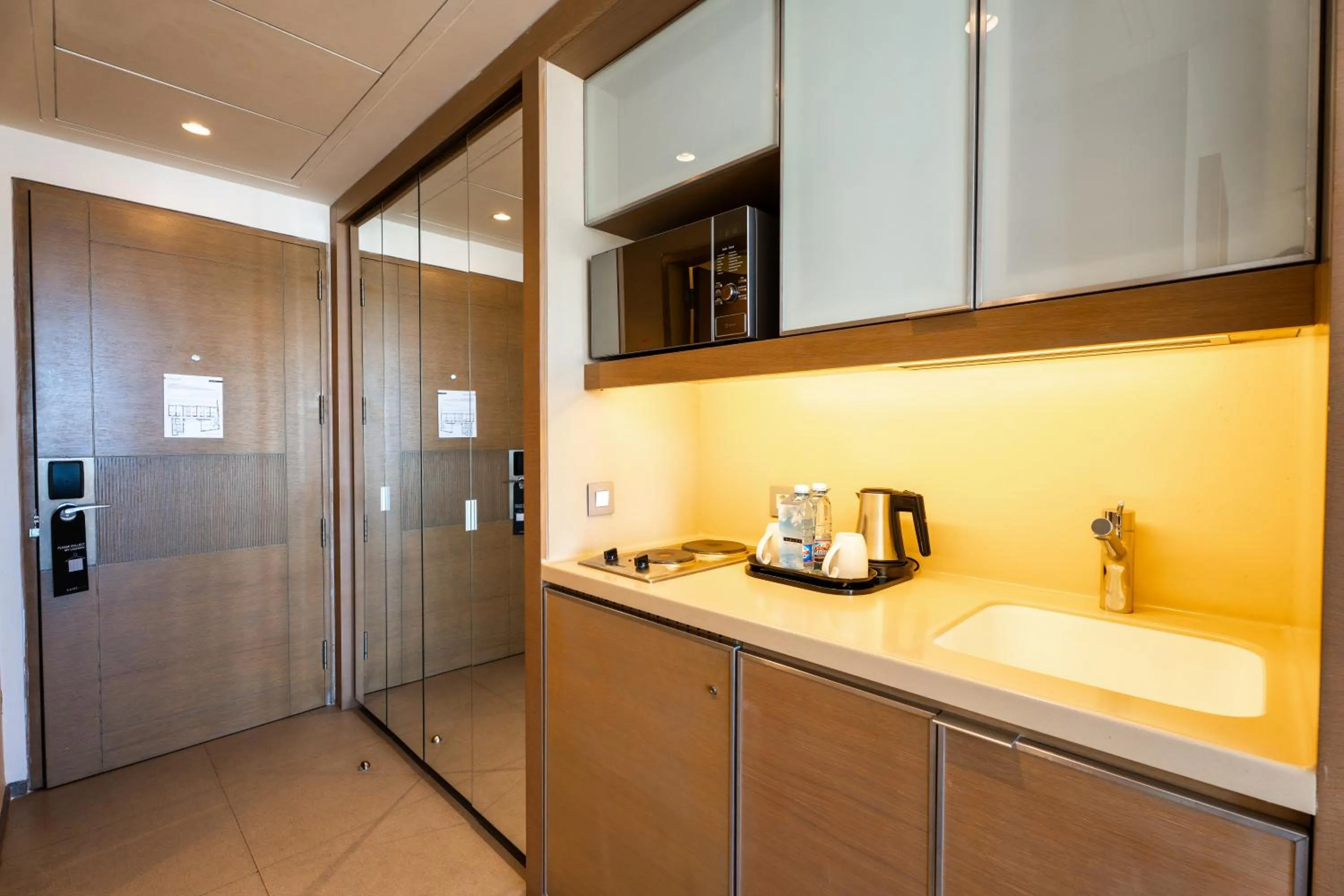 Coffee/tea facilities in Saifi Suites Hotel