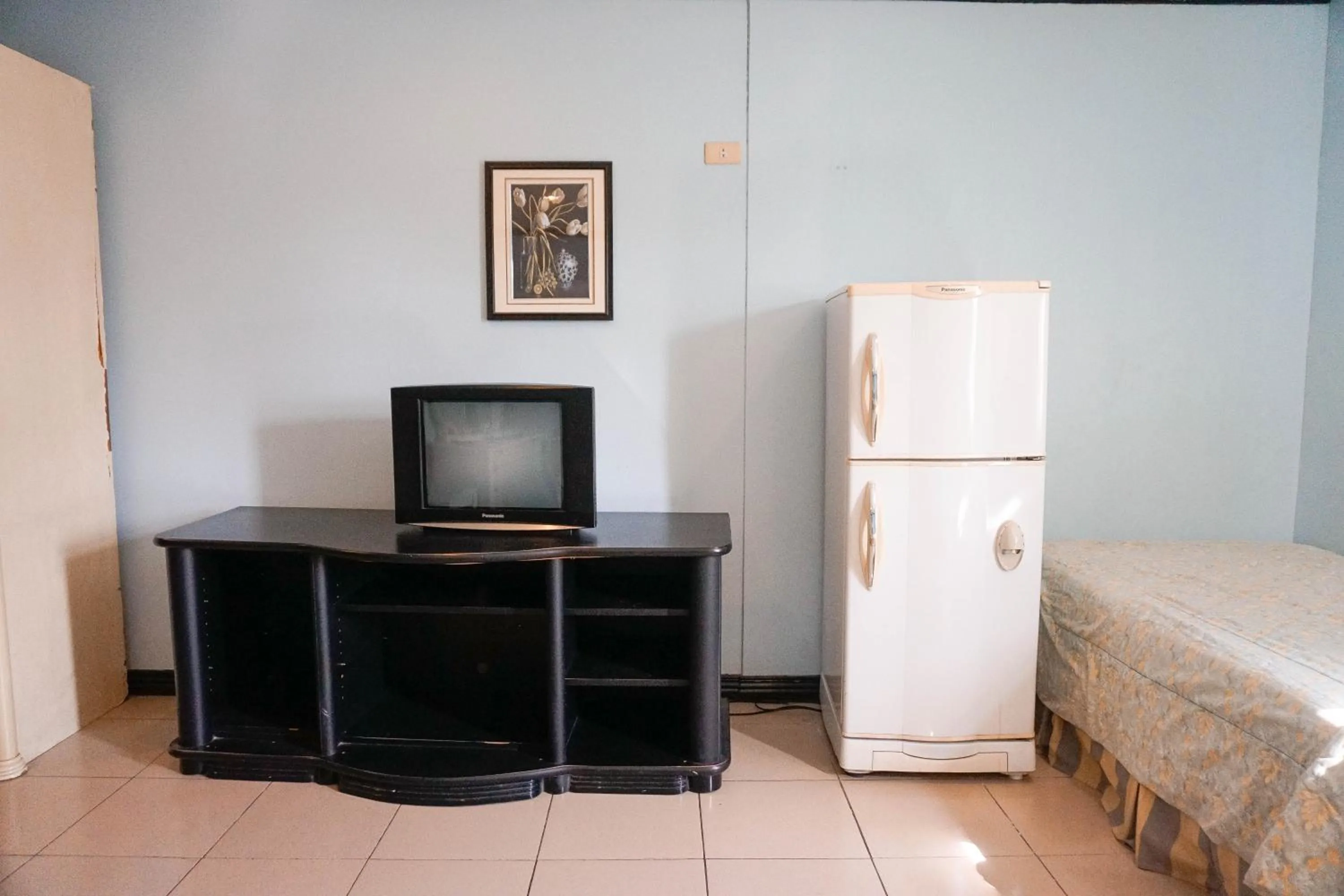 TV and multimedia, Bed in Crowne Garden Hotel