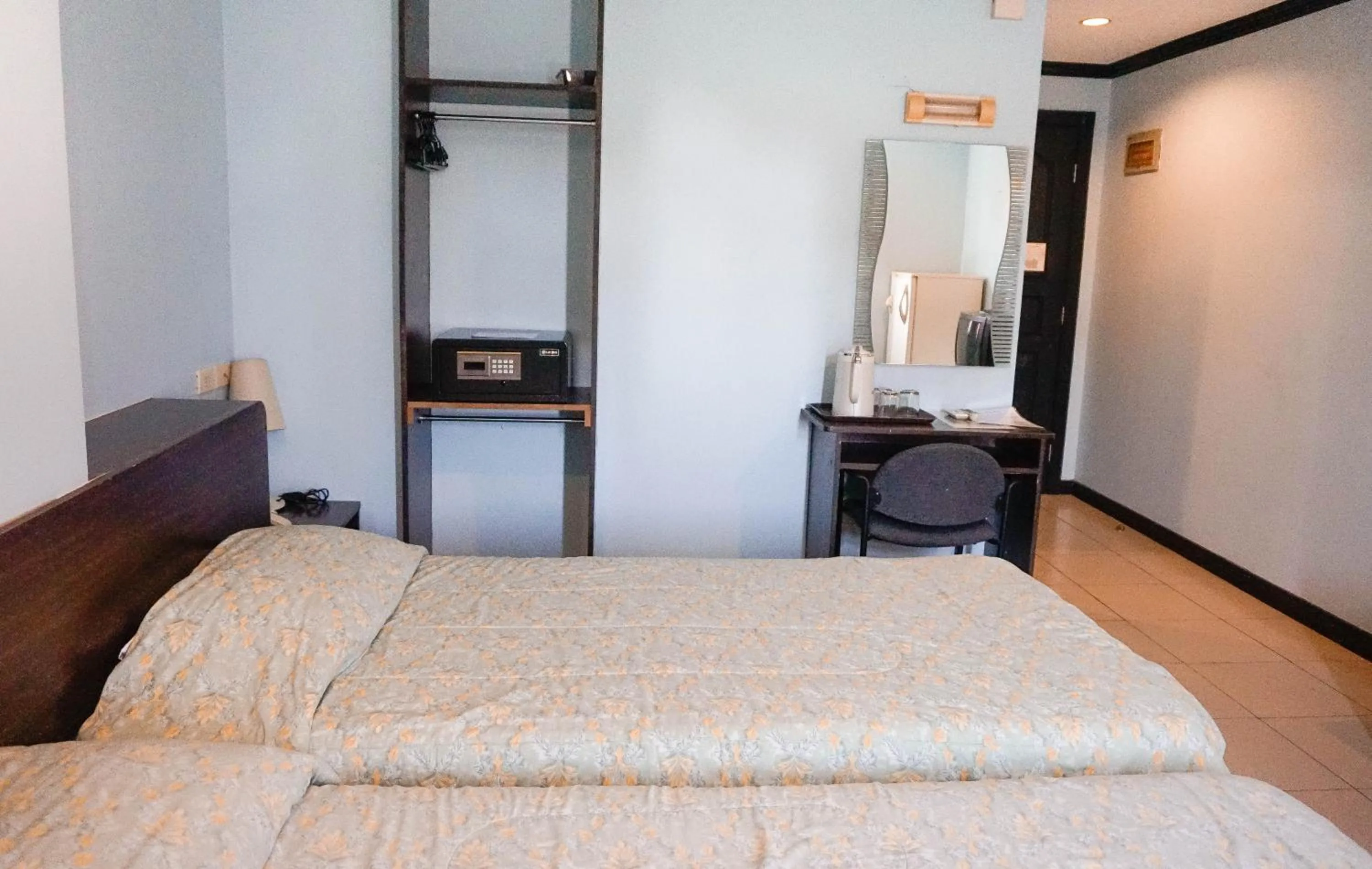 Photo of the whole room, Bed in Crowne Garden Hotel