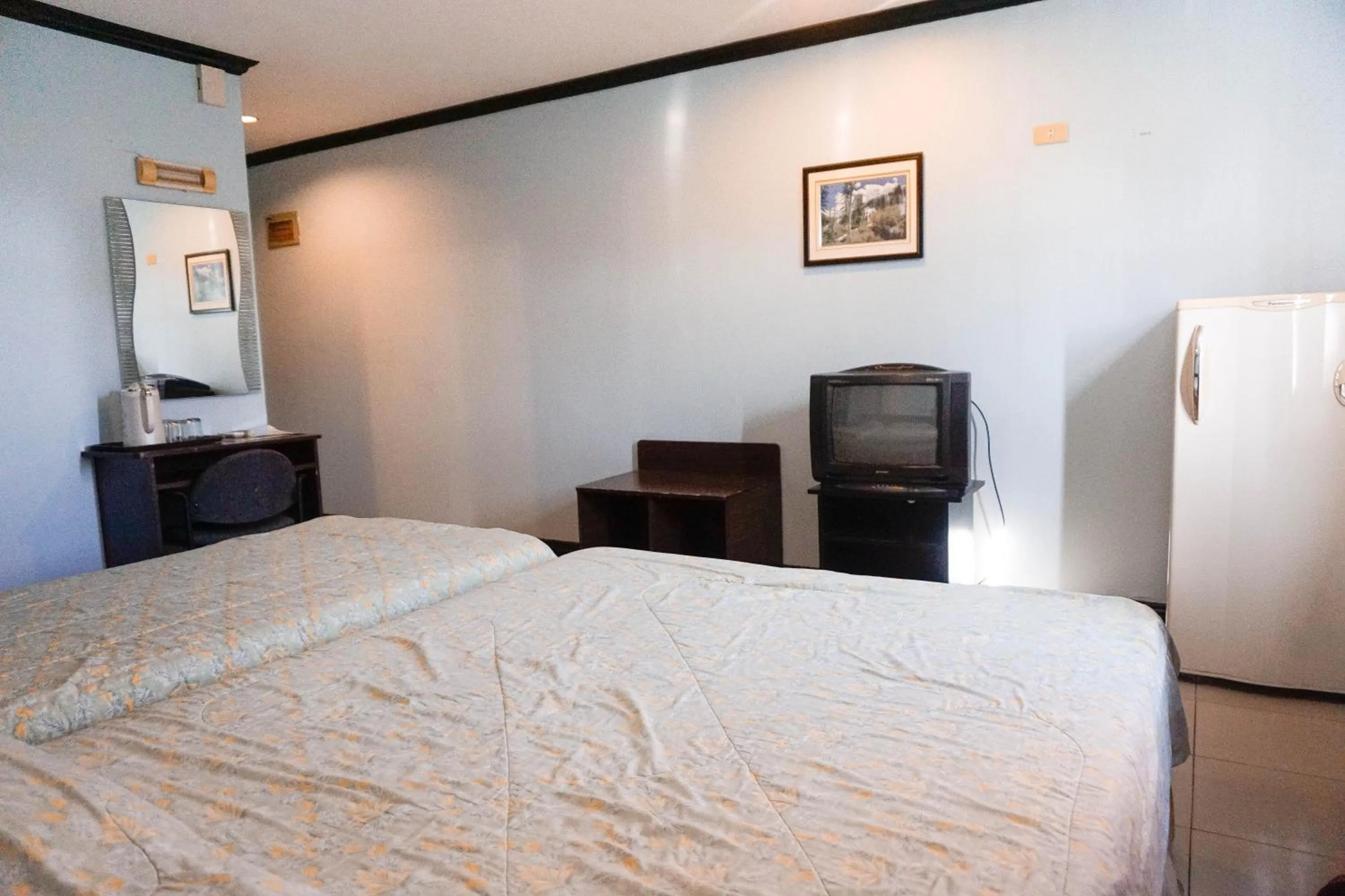 Photo of the whole room, Bed in Crowne Garden Hotel