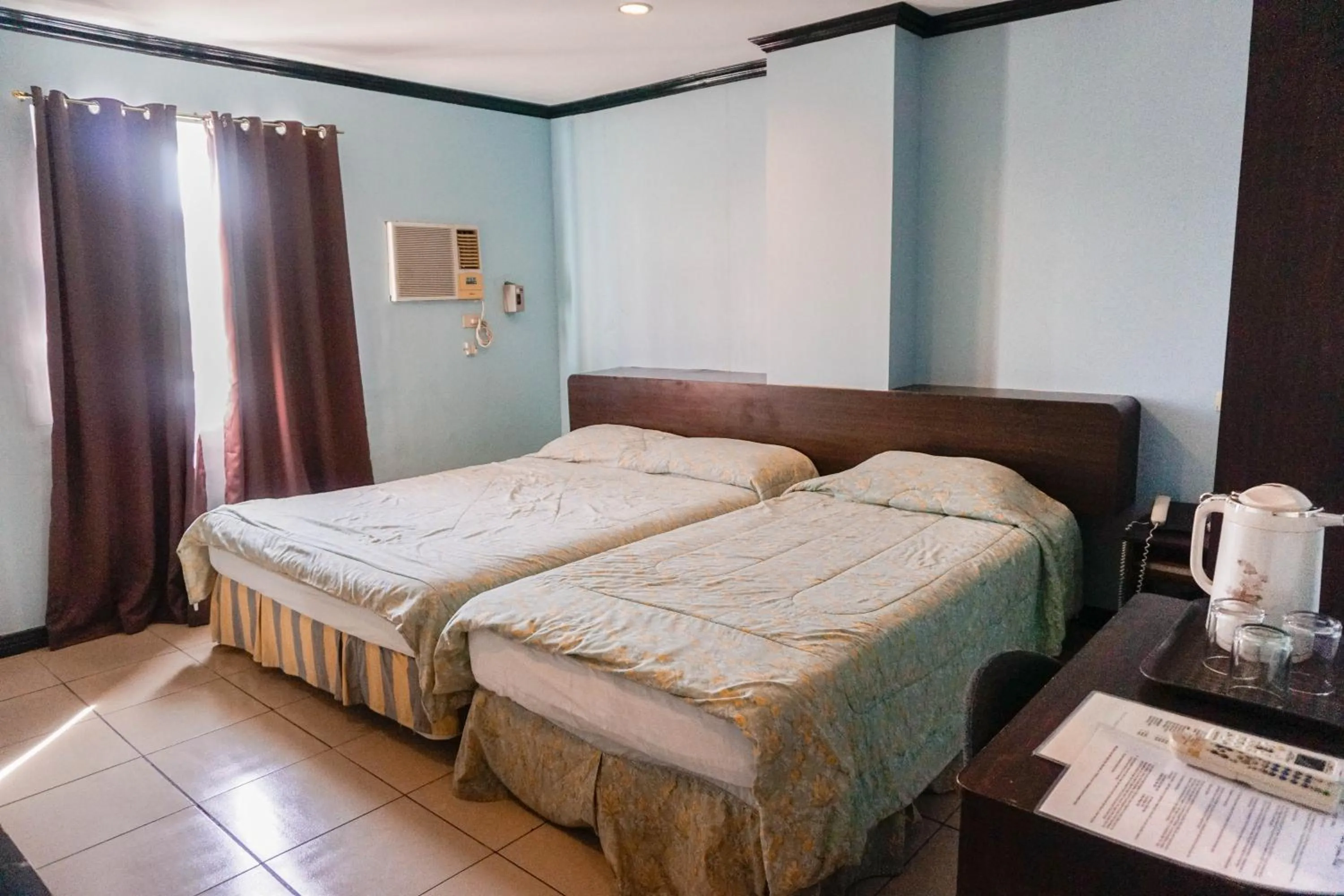 Photo of the whole room, Bed in Crowne Garden Hotel