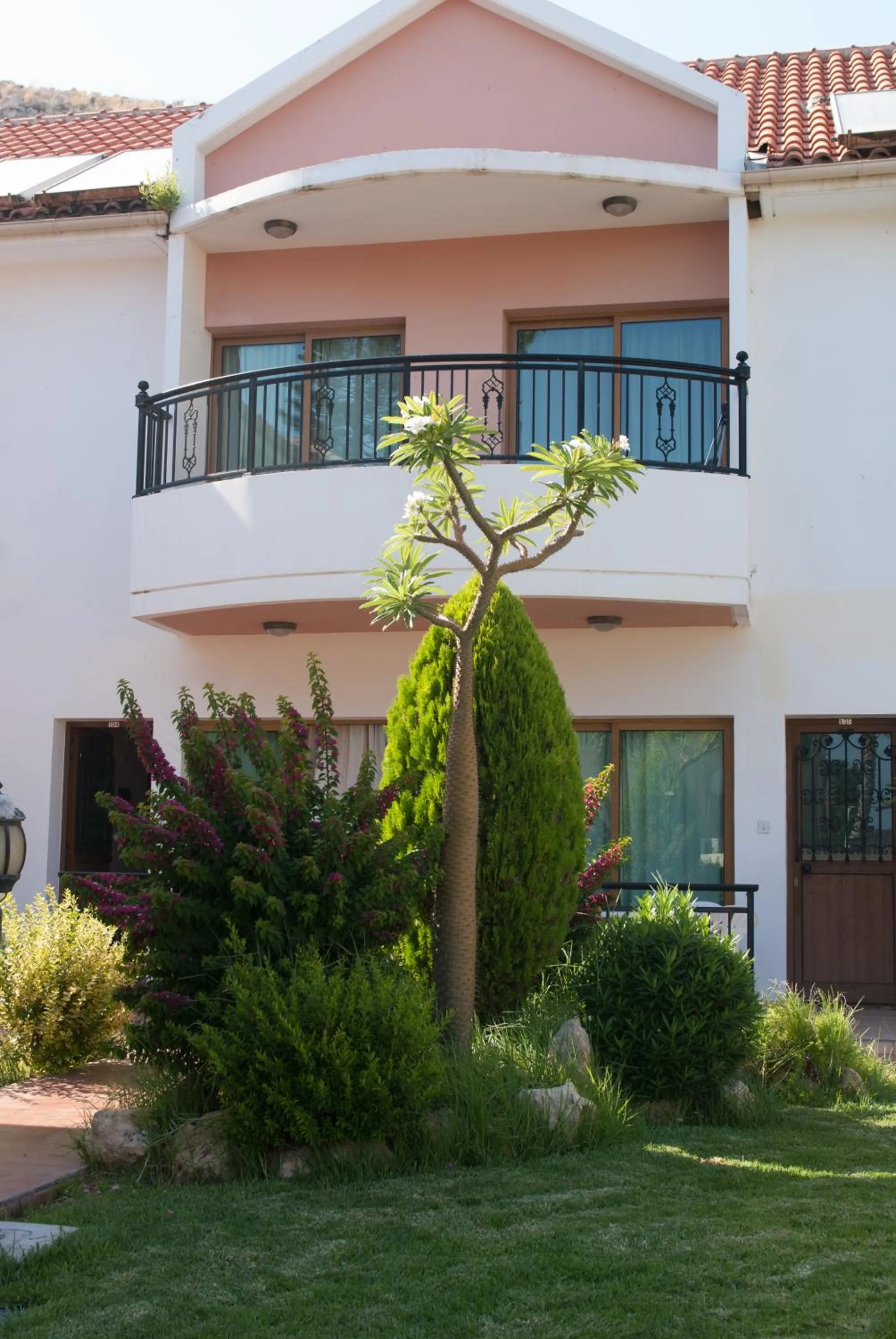 Property building in Kotzias Beach Apartments