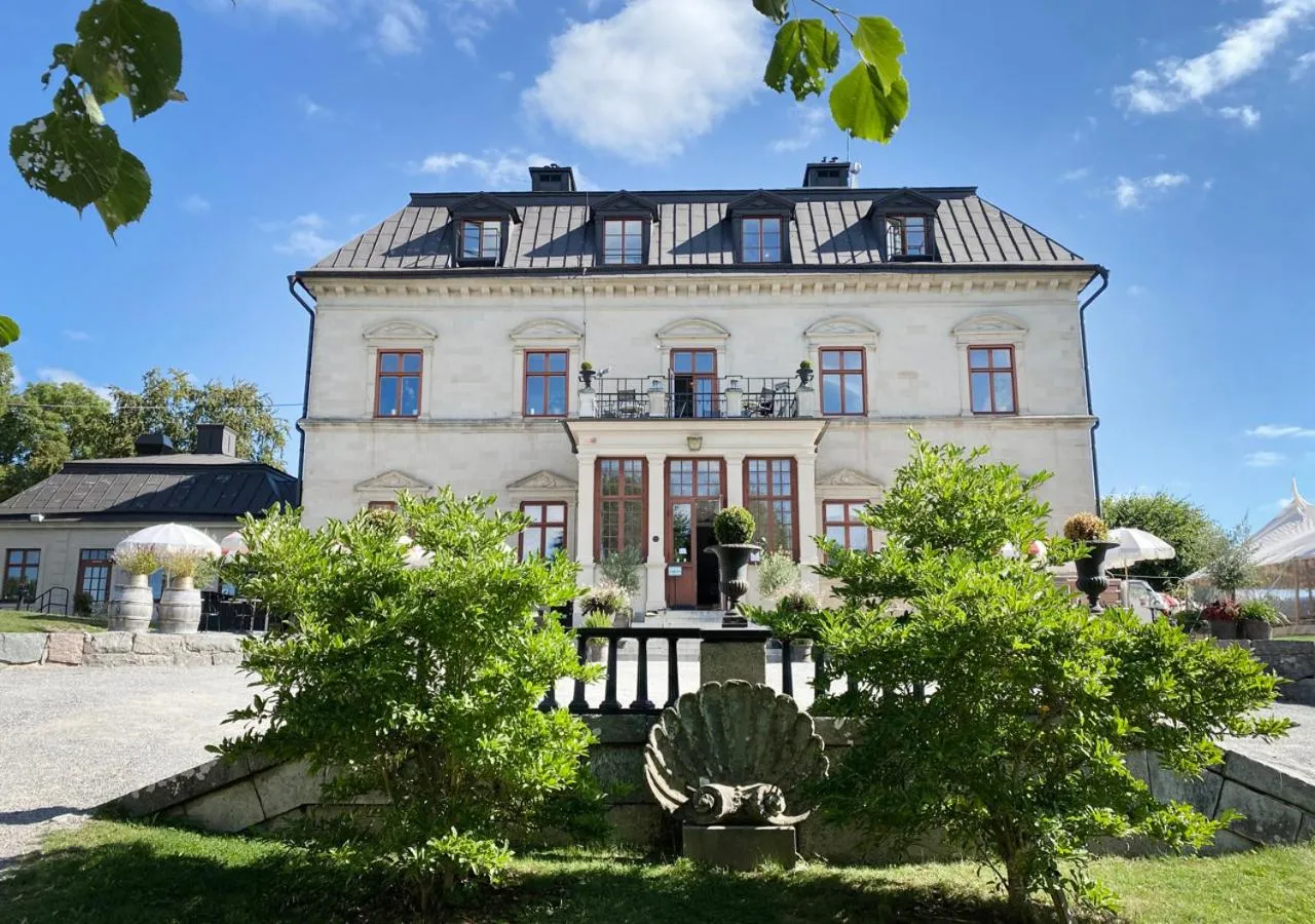 Facade/entrance in Görvälns Slott