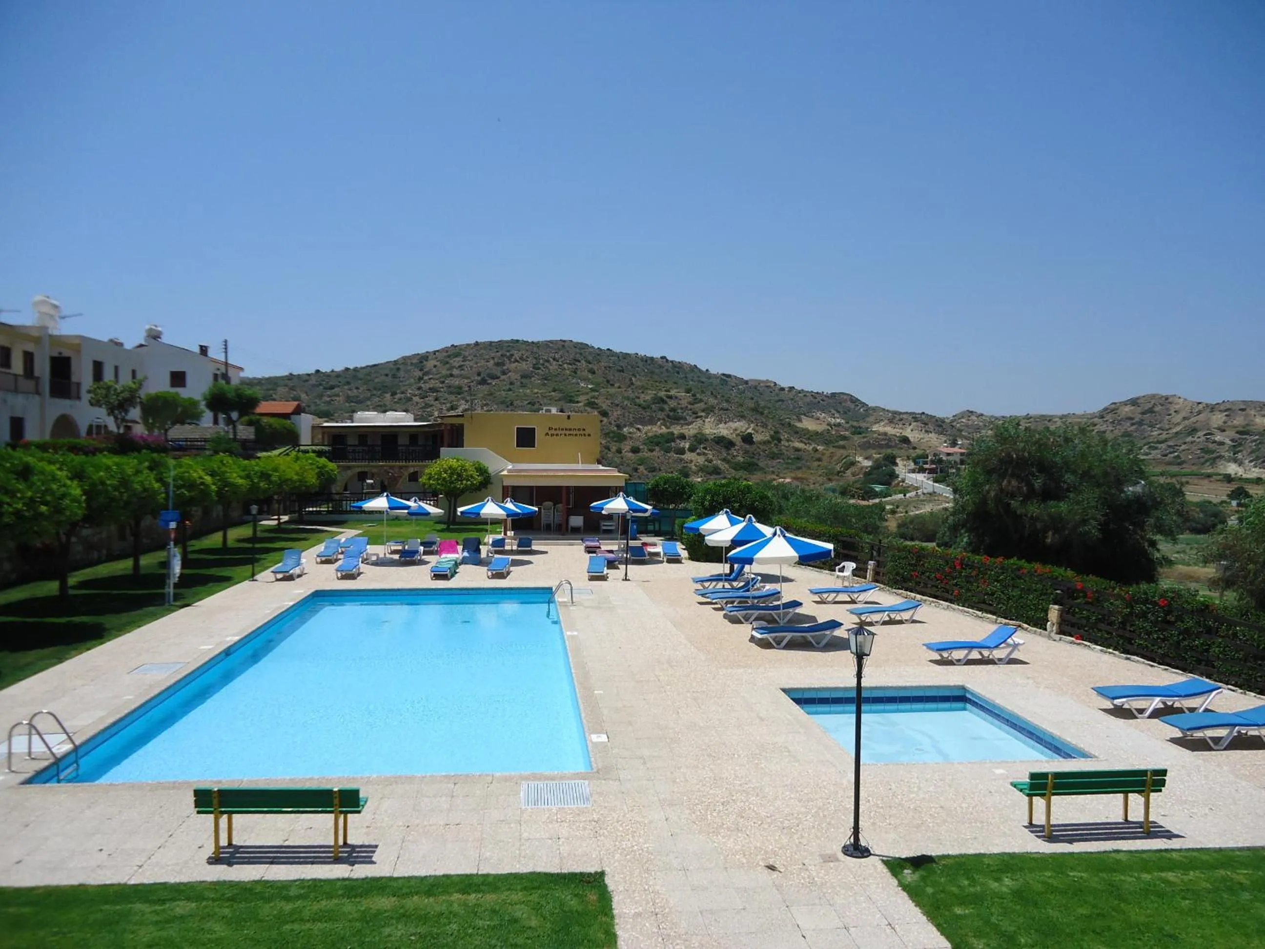 Swimming pool in Pelekanos Apartments