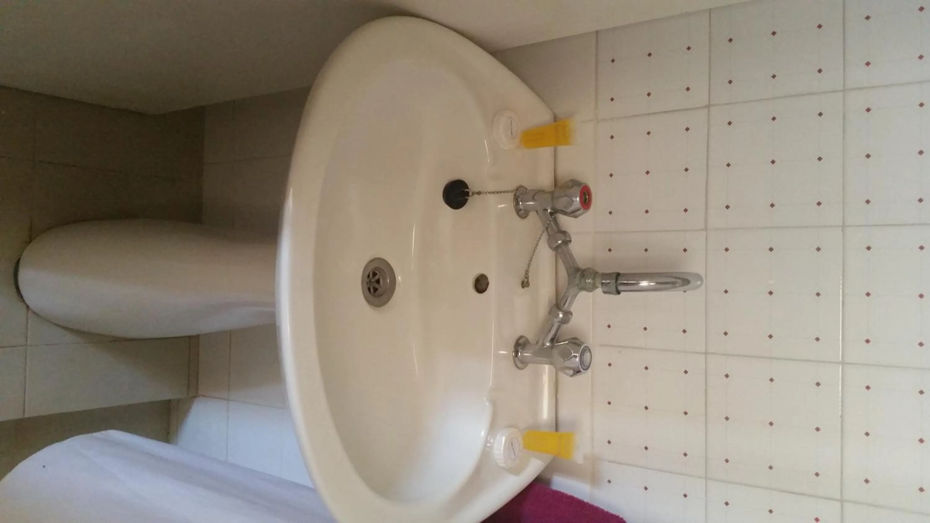 Bathroom in Pelekanos Apartments