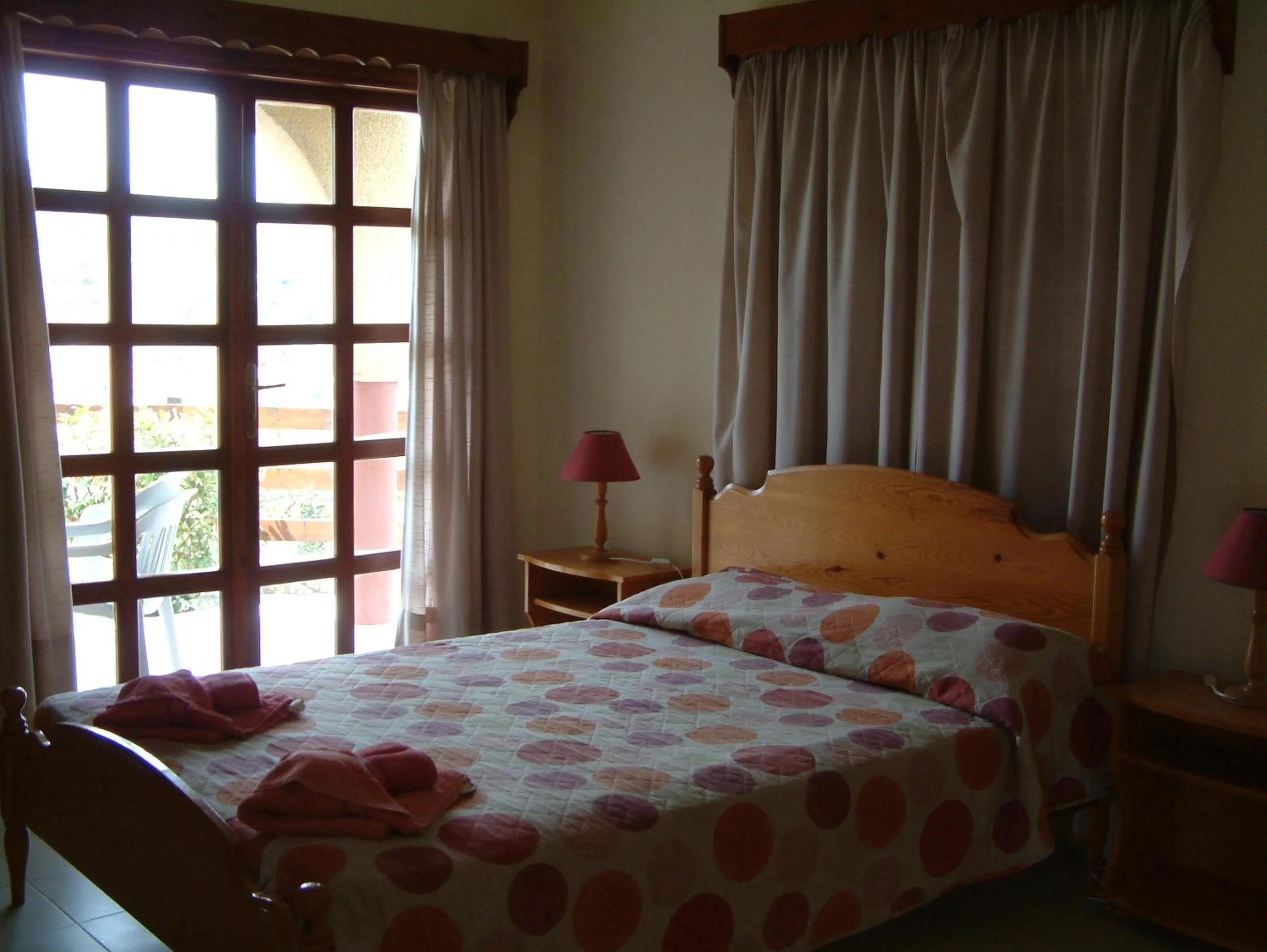 Kitchen or kitchenette, Bed in Pelekanos Apartments