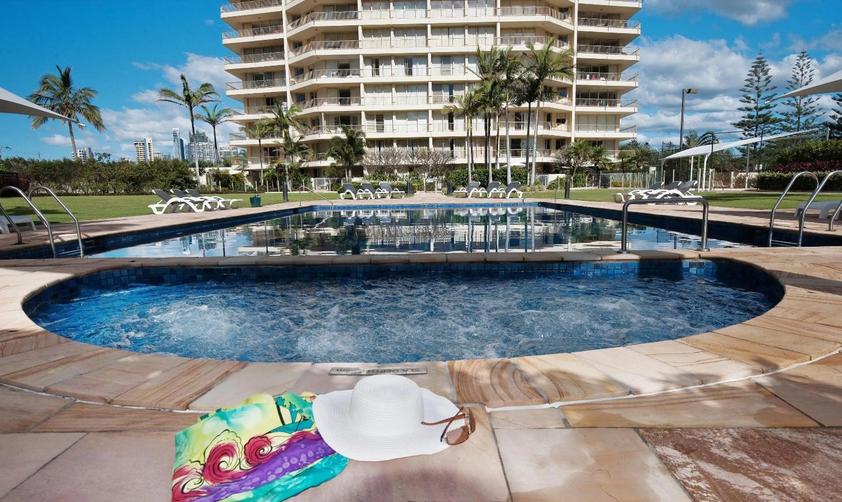 Swimming pool in Contessa Holiday Apartments