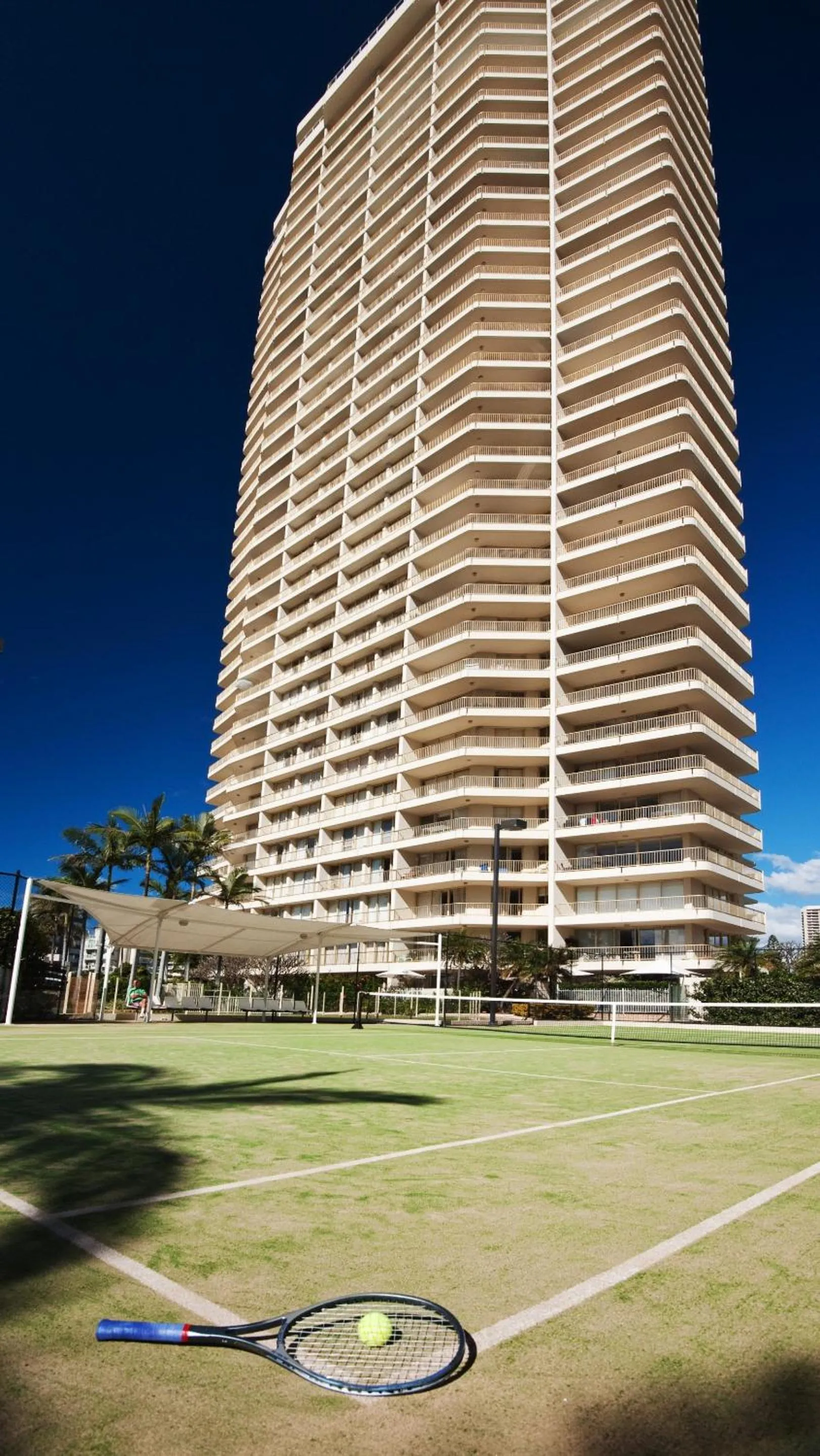 Tennis court in Contessa Holiday Apartments