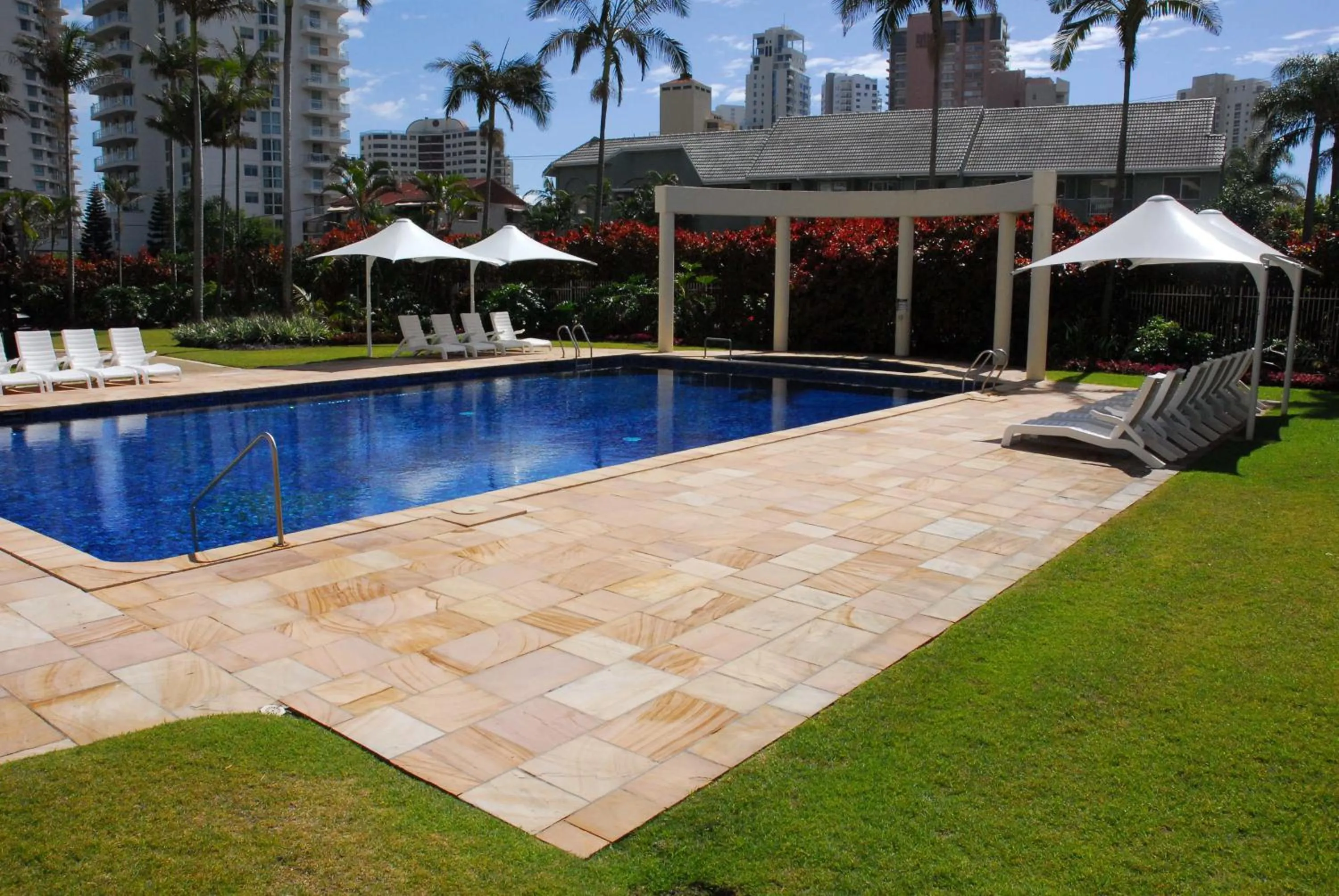 Swimming pool in Contessa Holiday Apartments