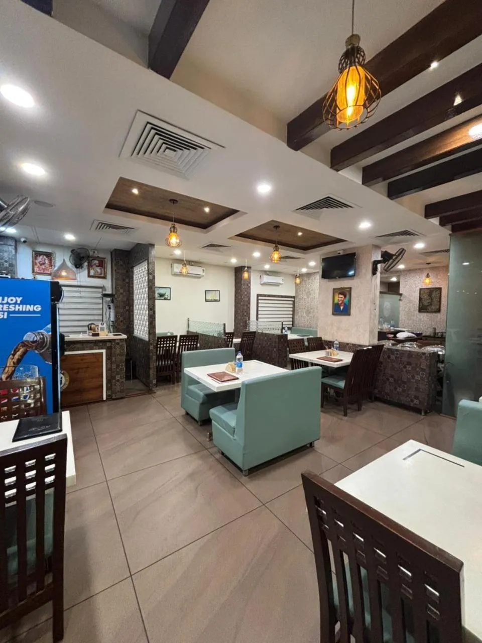 Restaurant/places to eat in Hotel Dr Rajkumar International