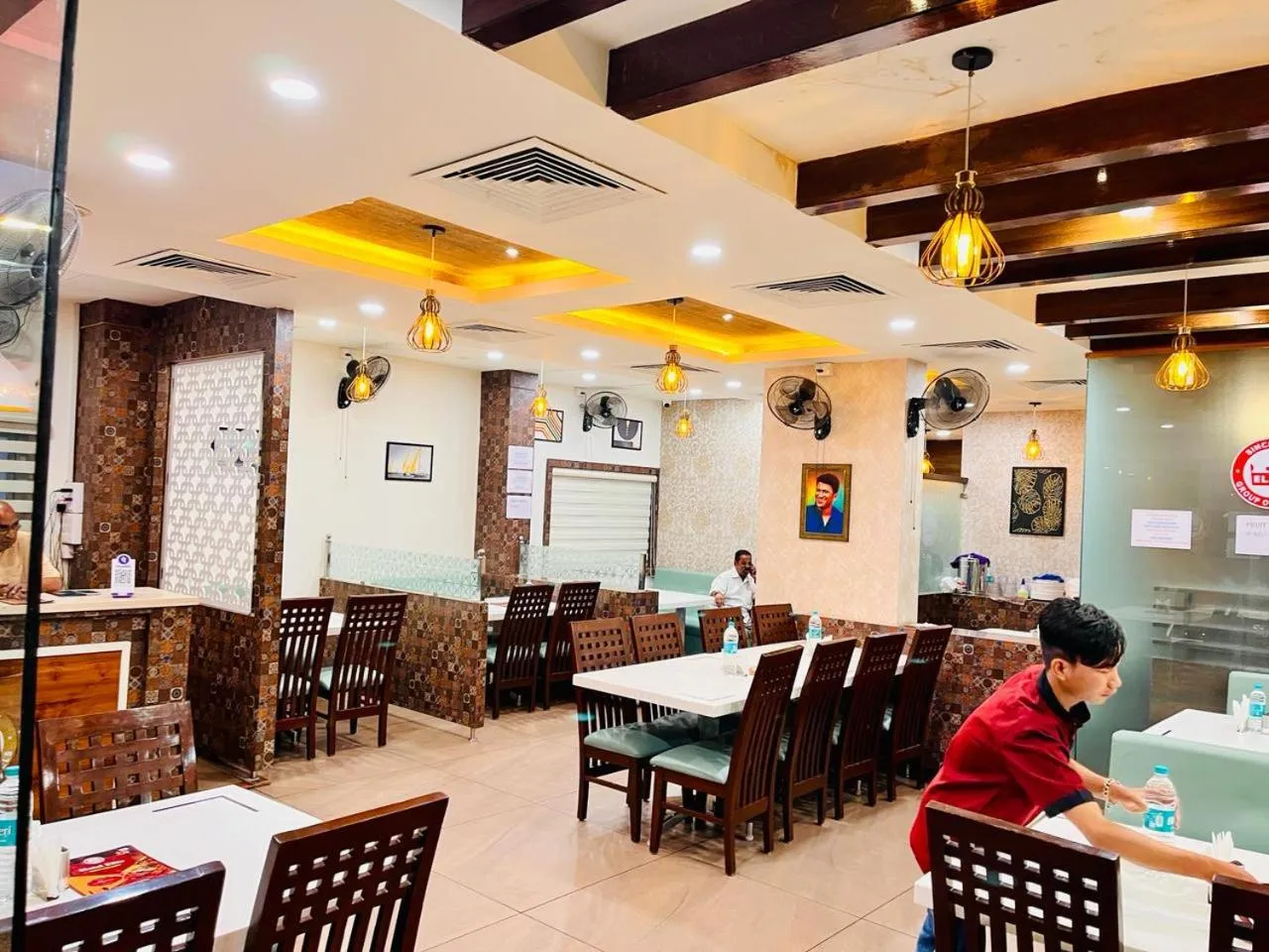 Restaurant/places to eat in Hotel Dr Rajkumar International