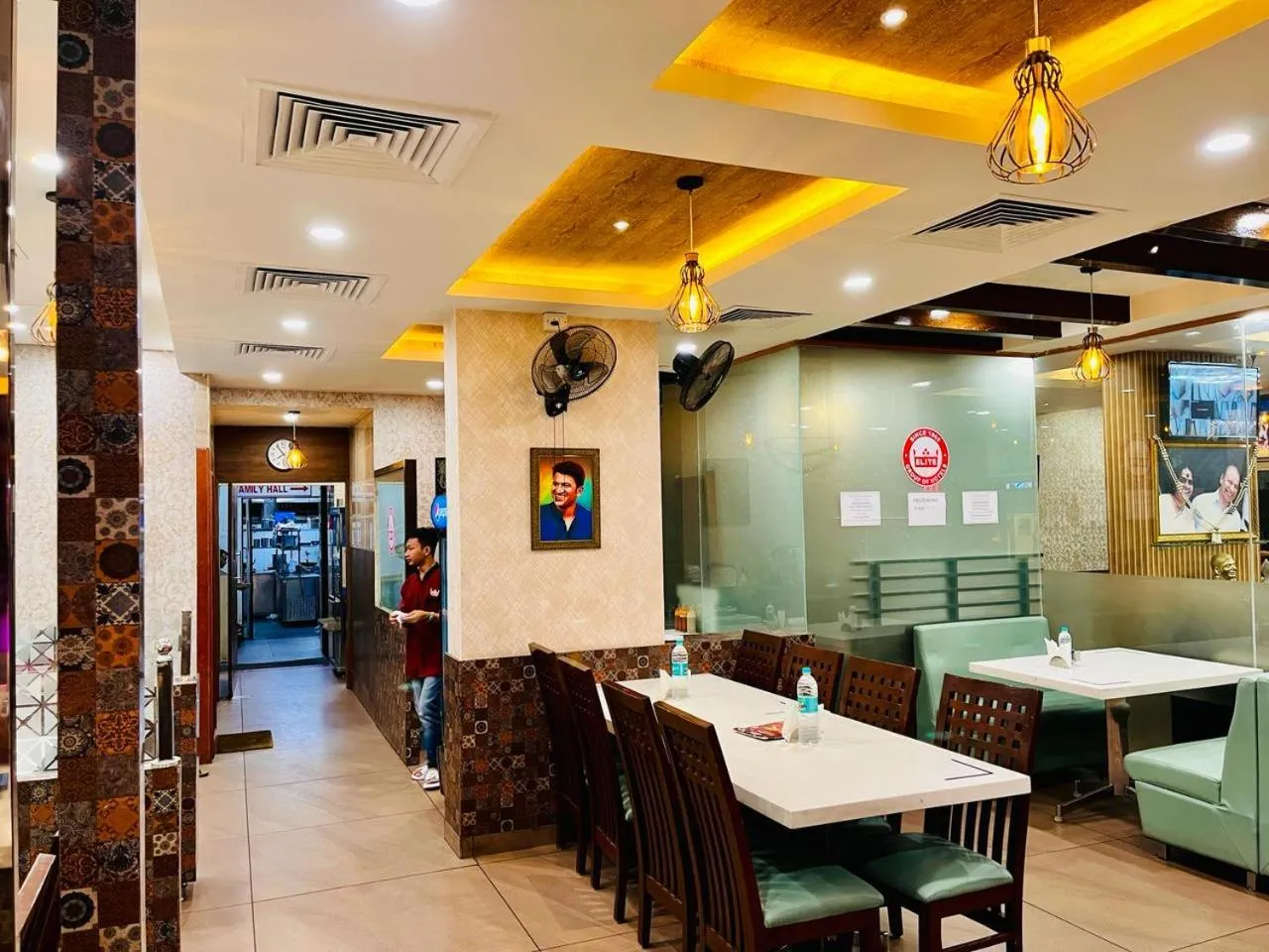 Restaurant/places to eat in Hotel Dr Rajkumar International