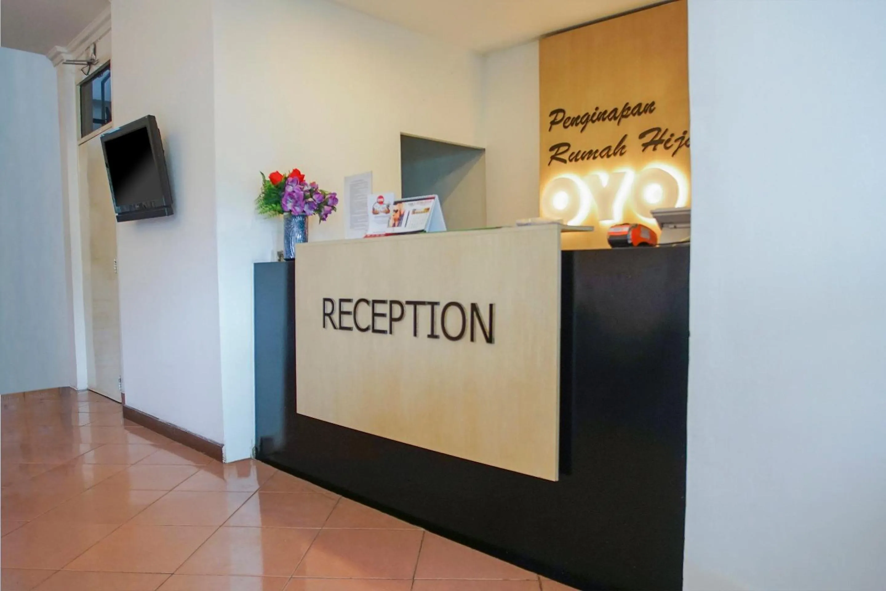 Lobby or reception in OYO 236 Penginapan Rumah Hijau