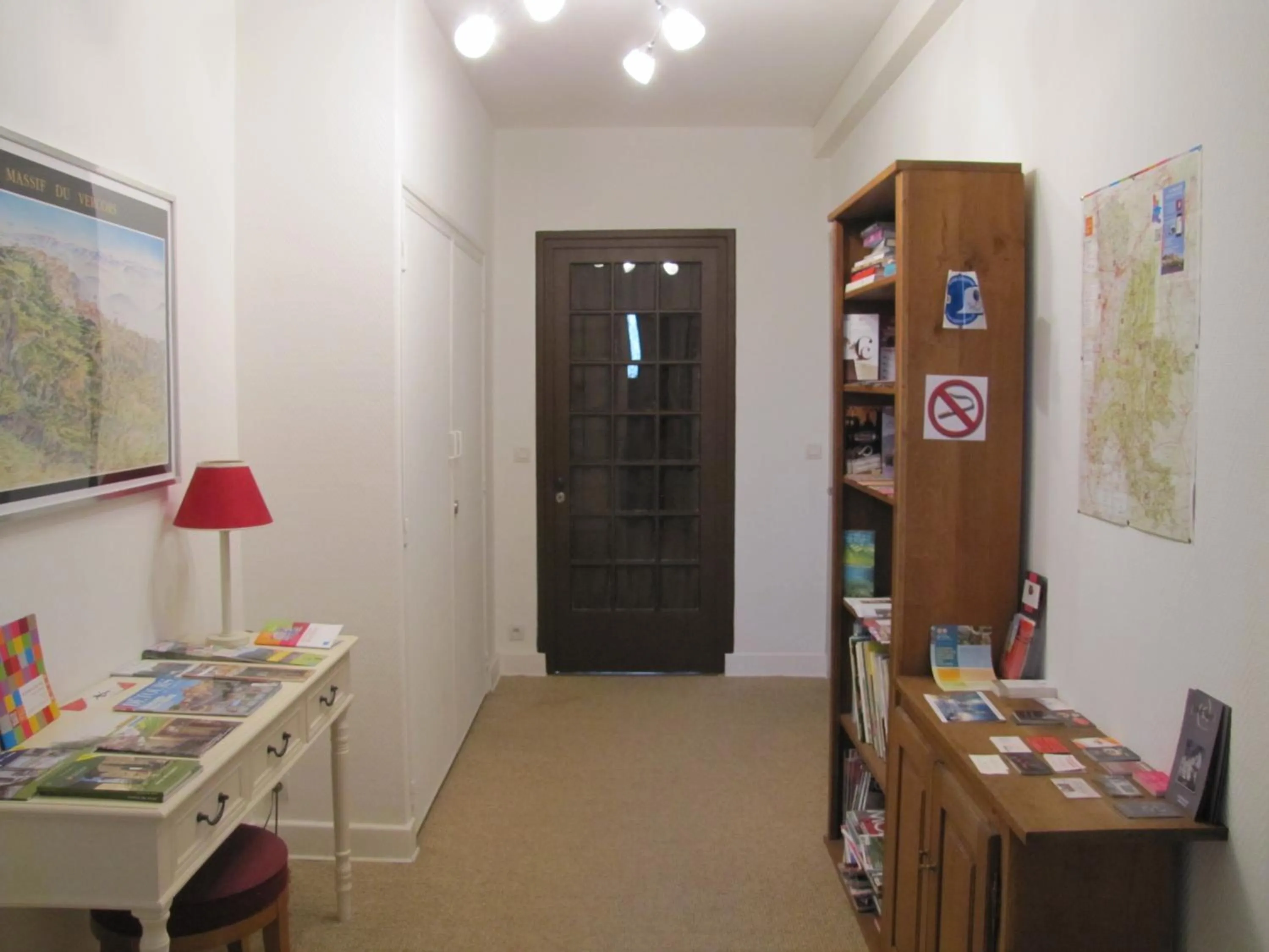 Library in Chambres d'Hôtes Les Muriers