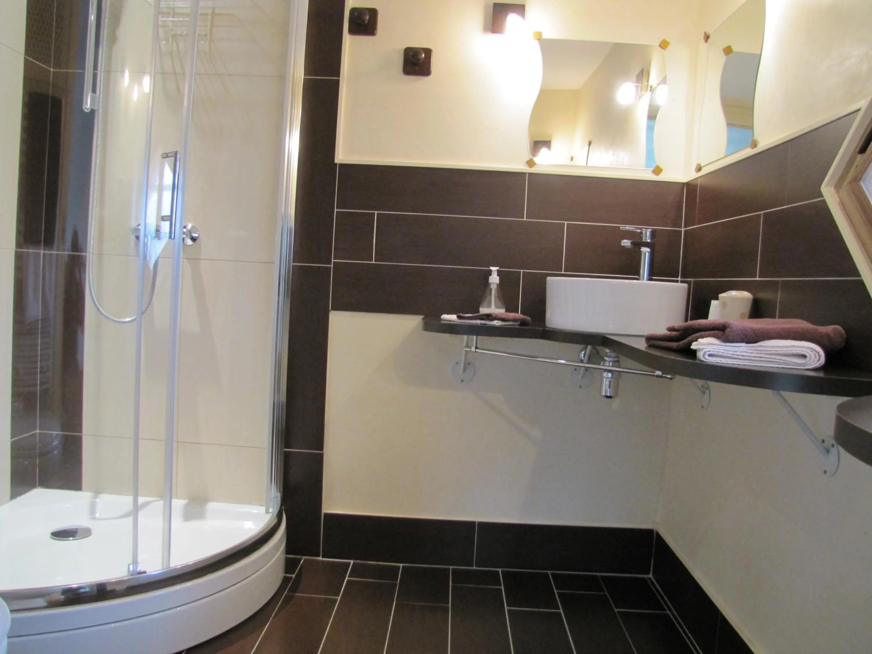 Bathroom in Chambres d'Hôtes Les Muriers