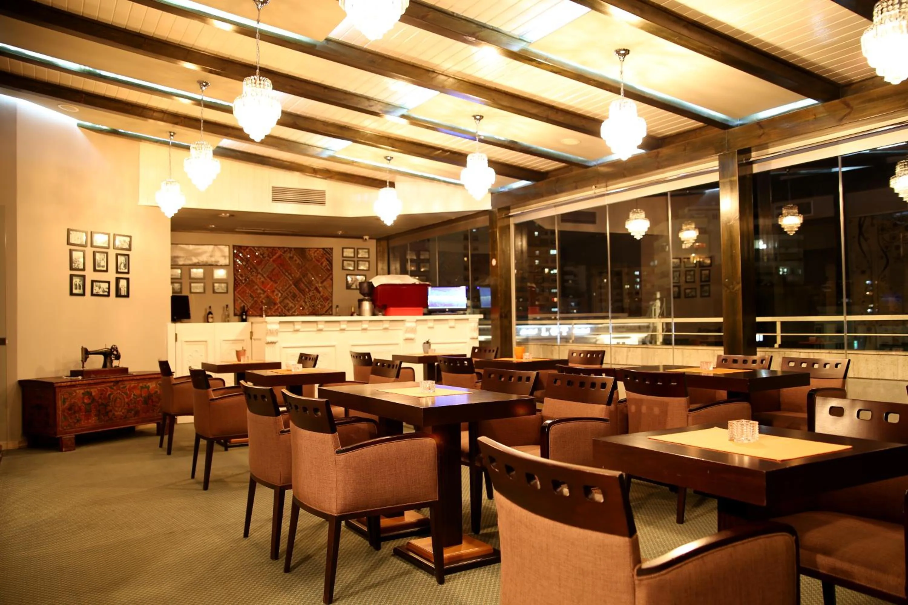 Communal lounge/ TV room in Oxford hotel