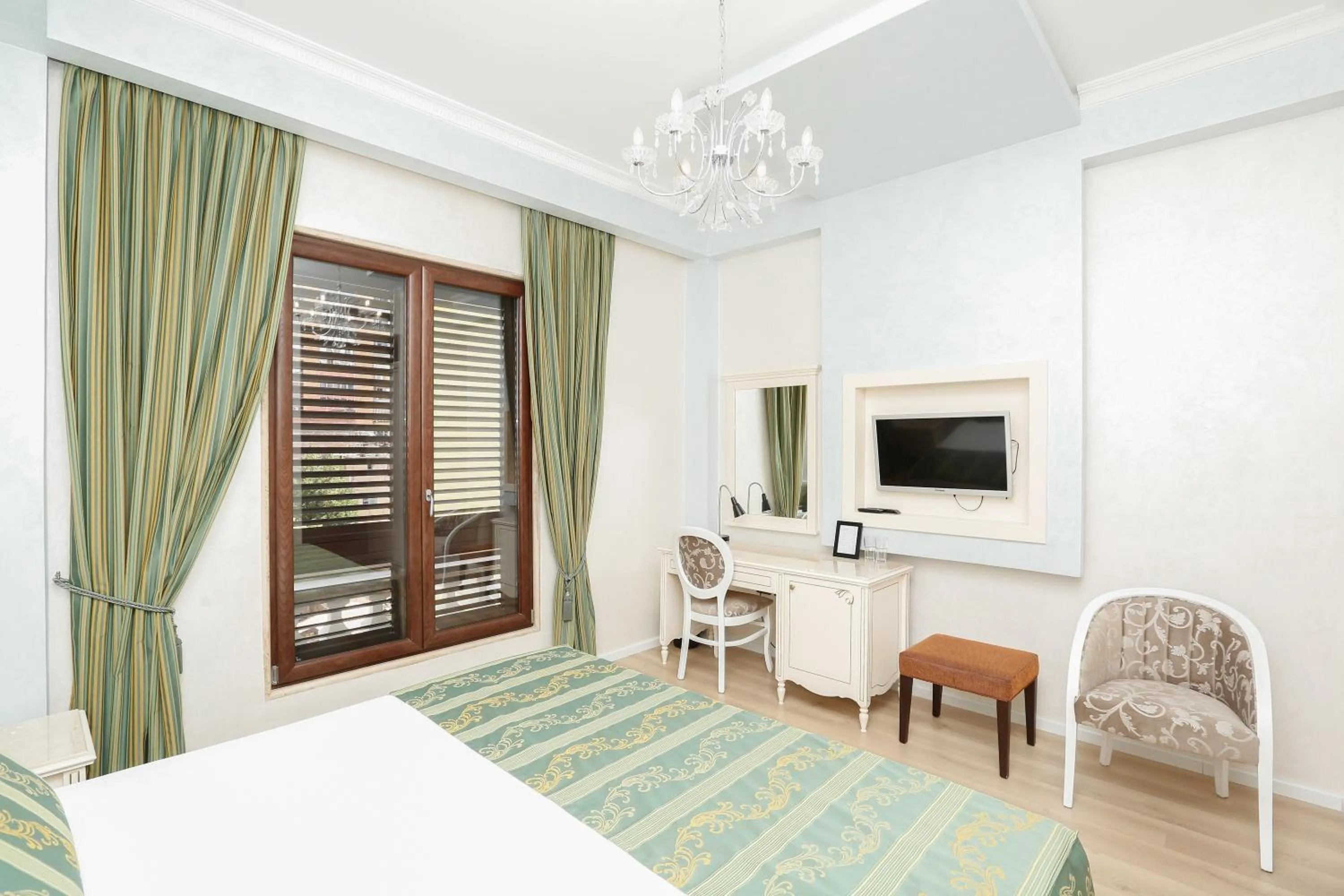 Bedroom, Bed in Oxford hotel