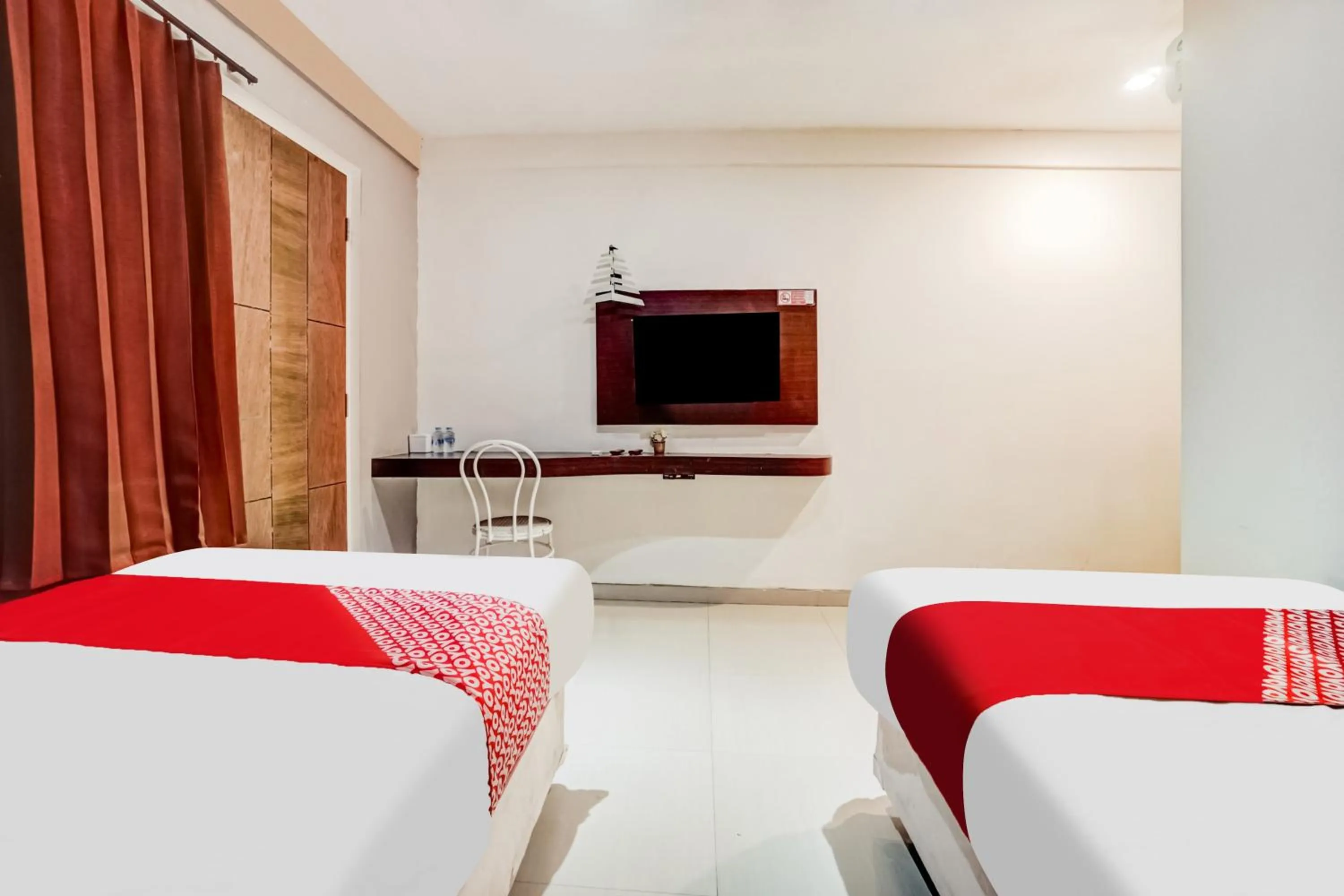 Bedroom, Bed in Hotel O Siwalankerto Near Surabaya Carnival