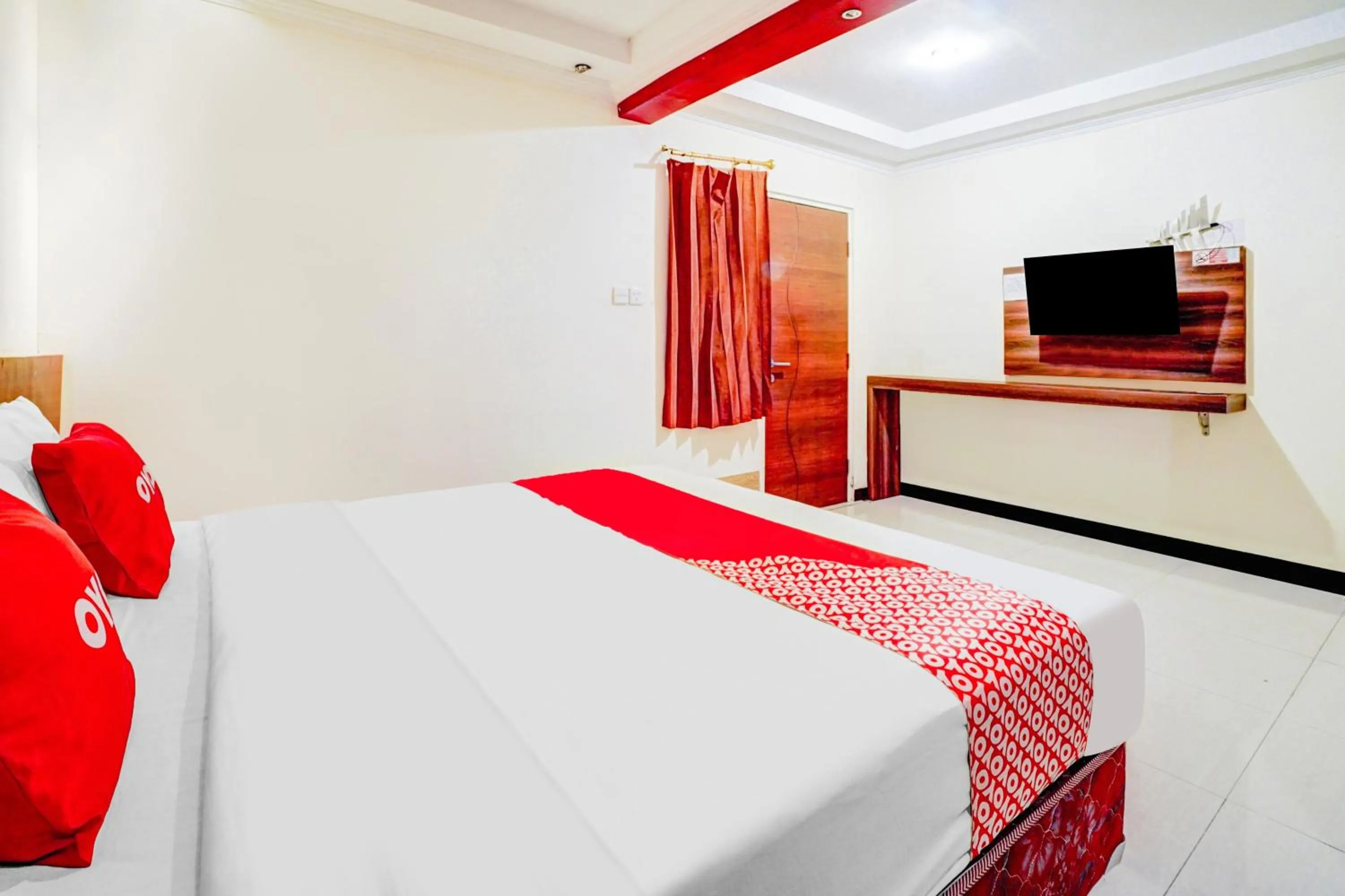 Bedroom, Bed in Hotel O Siwalankerto Near Surabaya Carnival