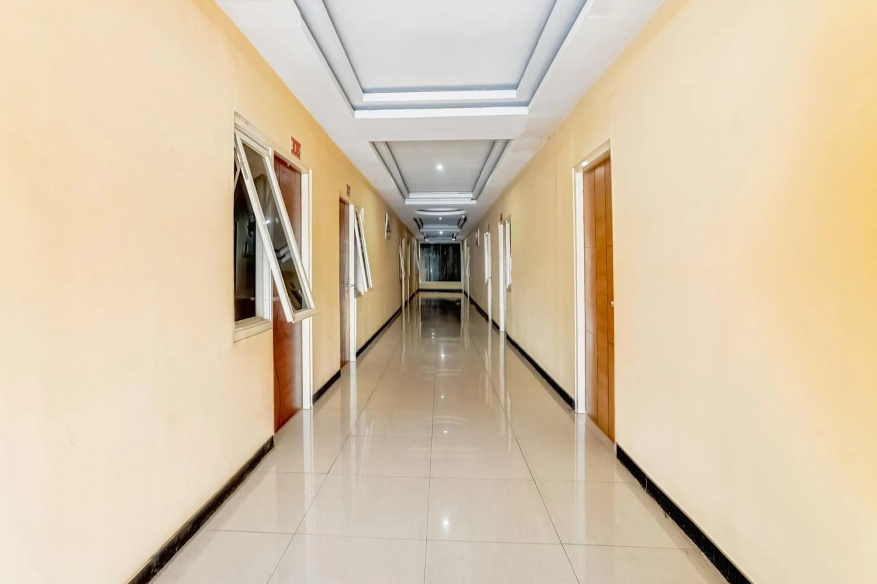 Lobby or reception in Hotel O Siwalankerto Near Surabaya Carnival