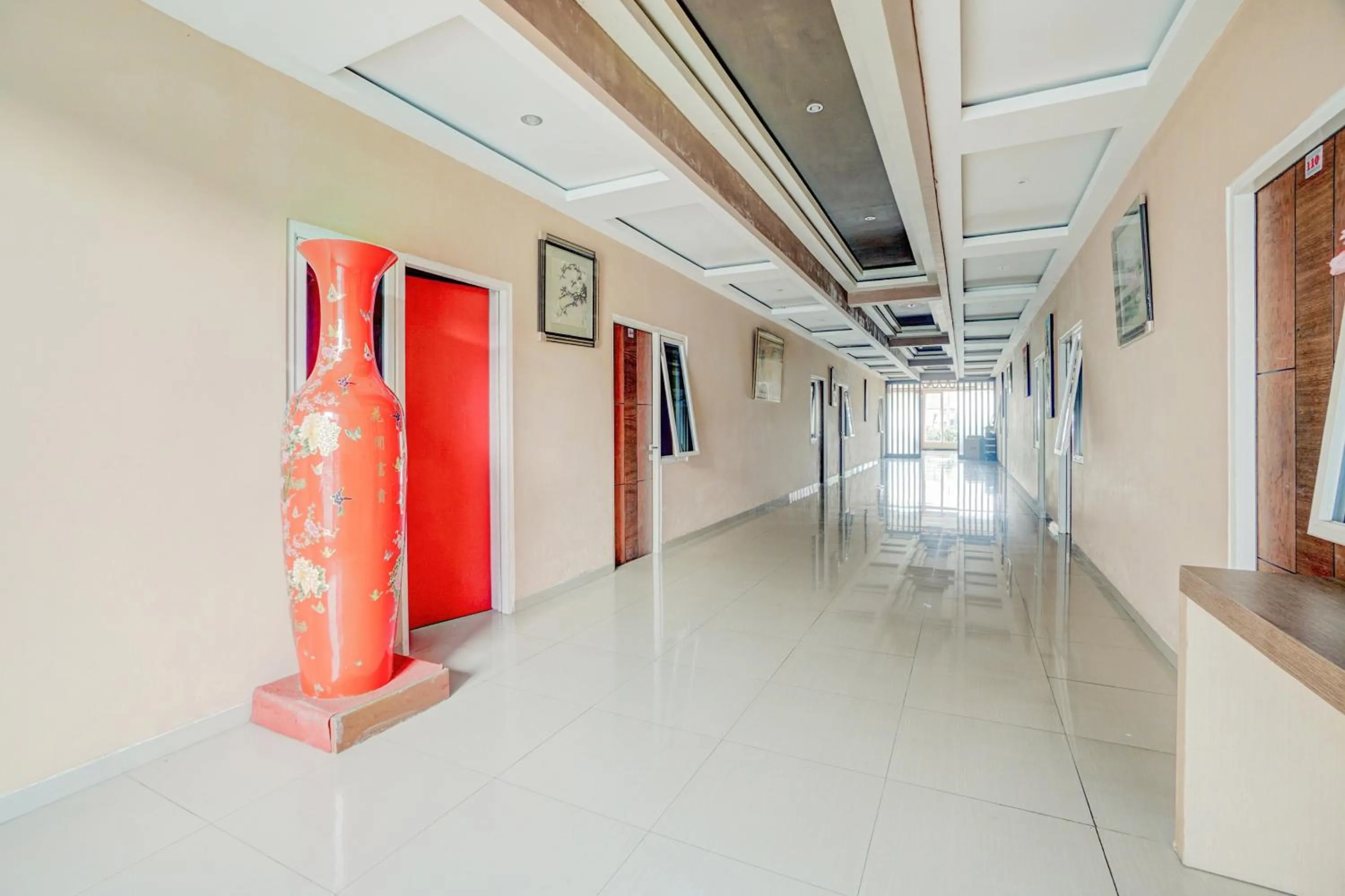 Lobby or reception in Hotel O Siwalankerto Near Surabaya Carnival