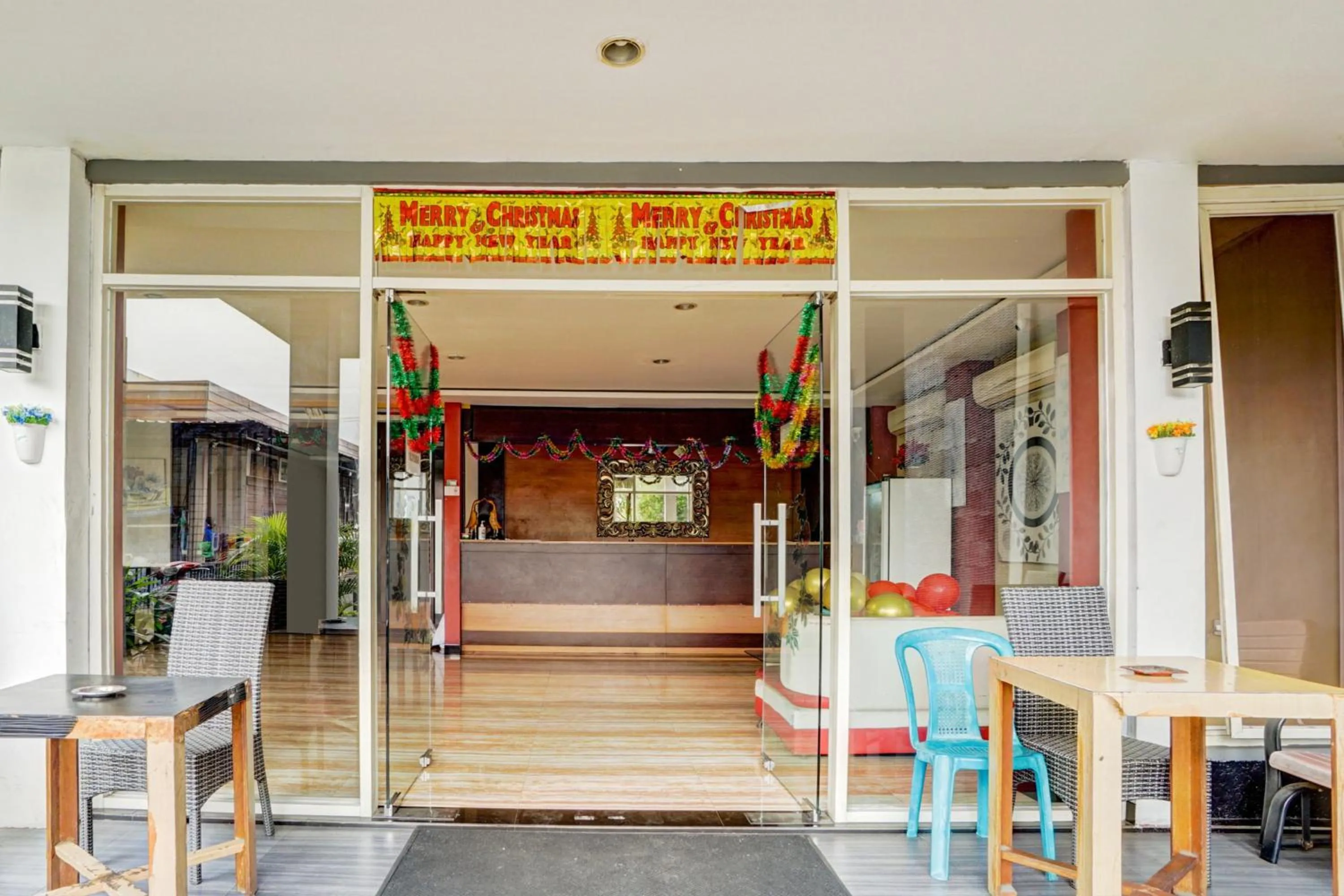 Facade/entrance in Hotel O Siwalankerto Near Surabaya Carnival