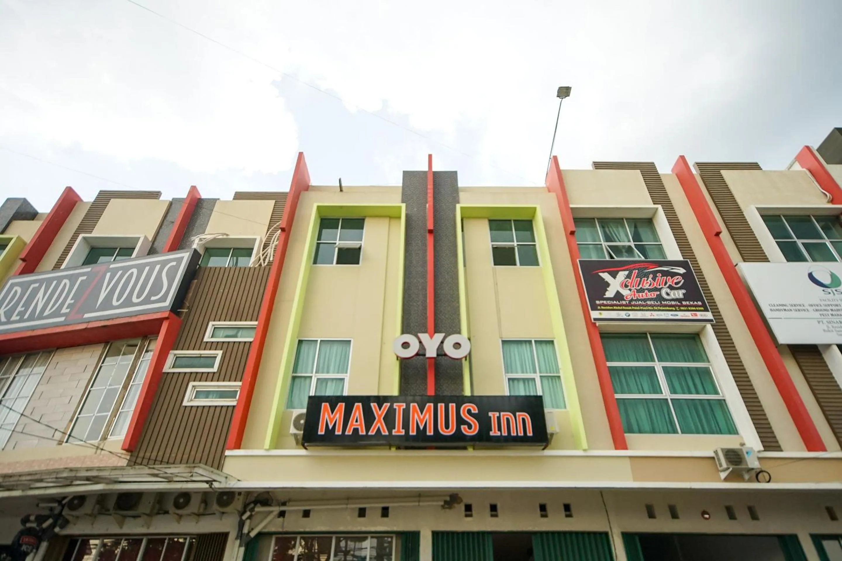 Facade/entrance, Property Building in OYO 251 The Maximus Inn Hotel