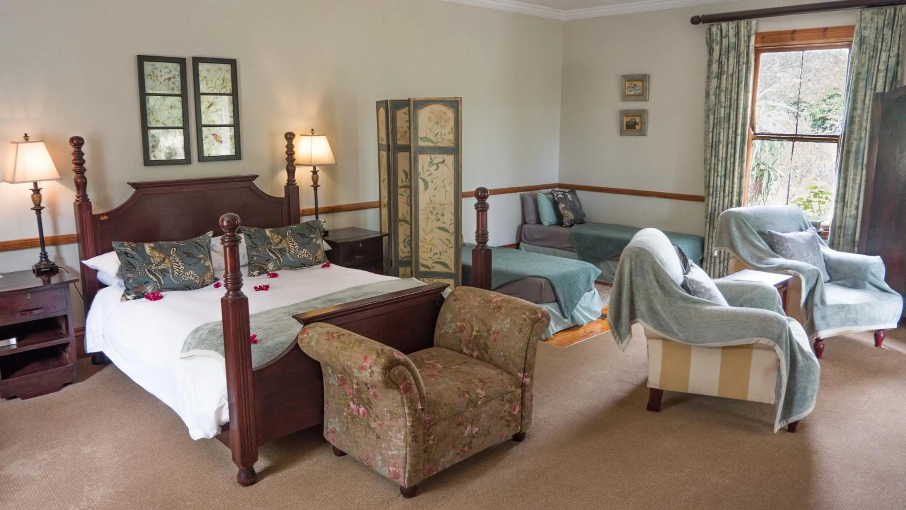 Bed in Leeuwenbosch Country House - Amakhala Game Reserve