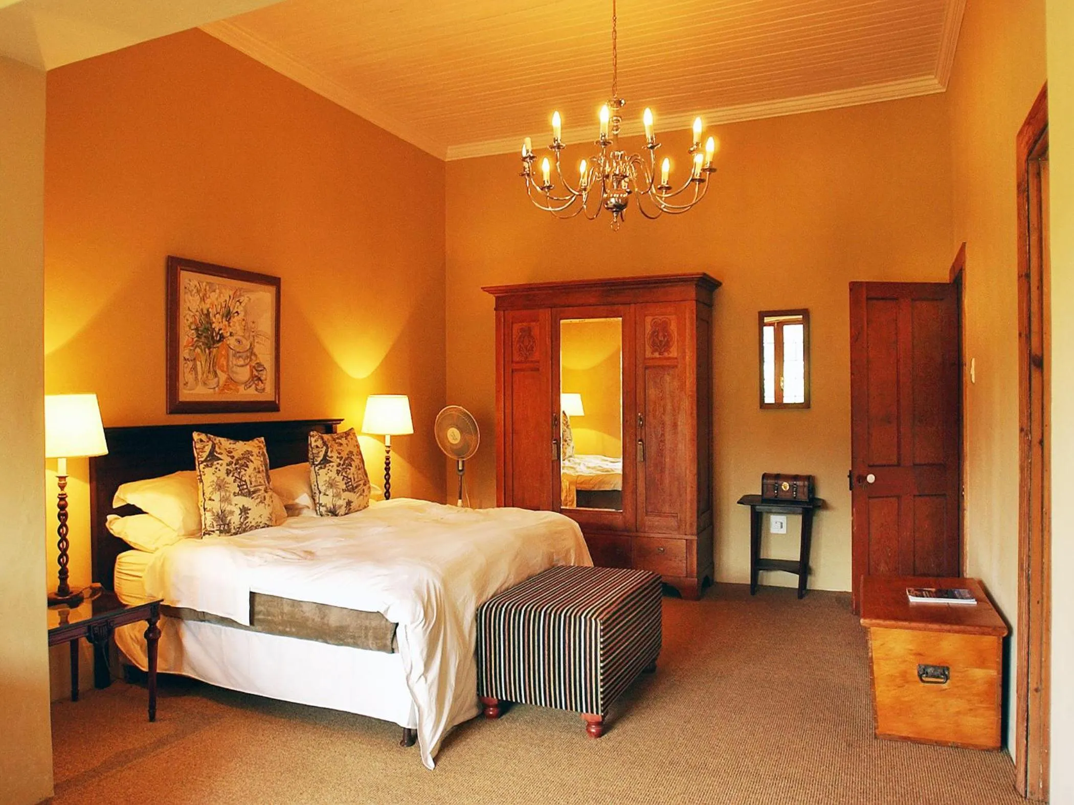 Bed in Leeuwenbosch Country House - Amakhala Game Reserve