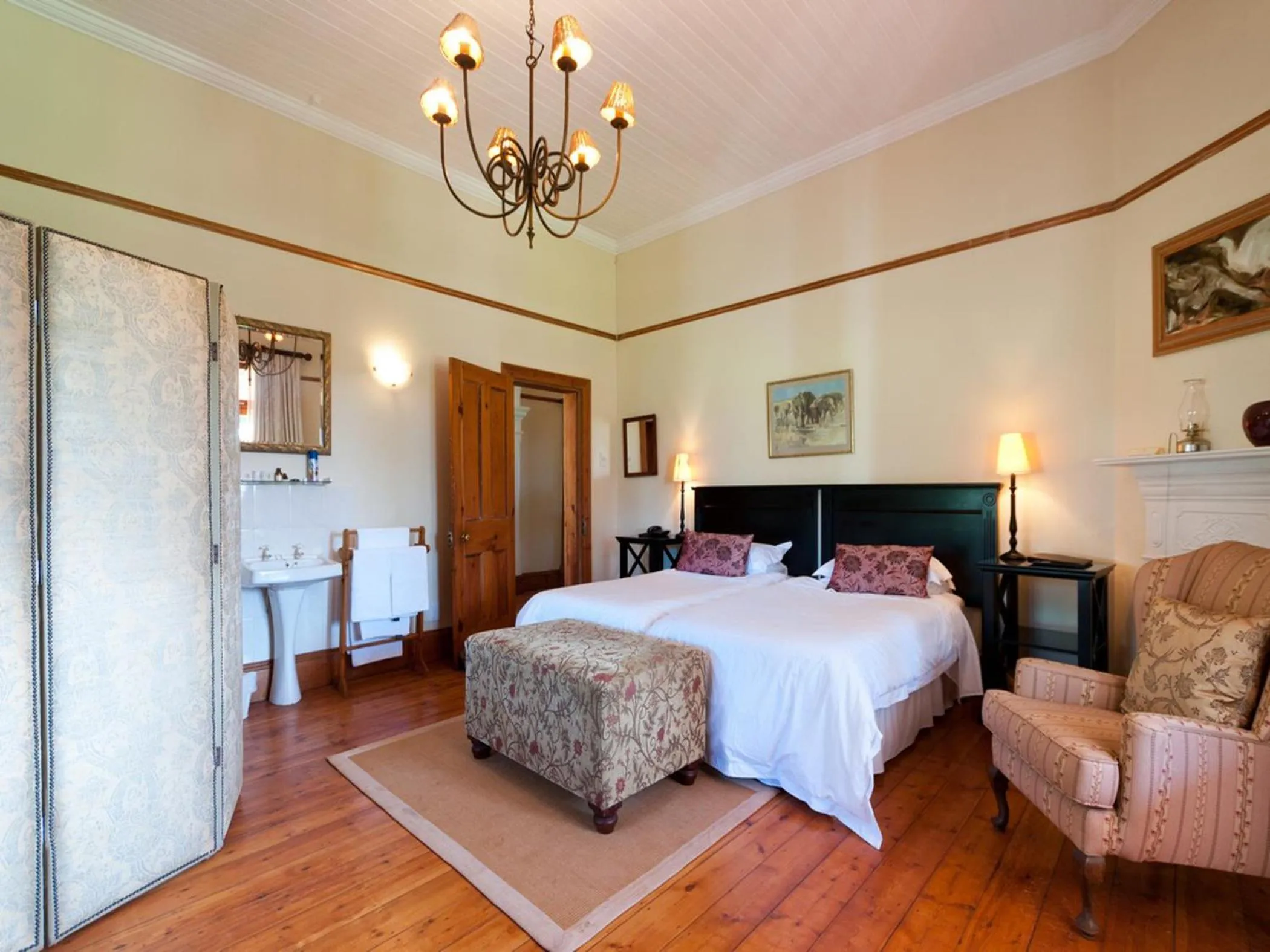 Bed in Leeuwenbosch Country House - Amakhala Game Reserve