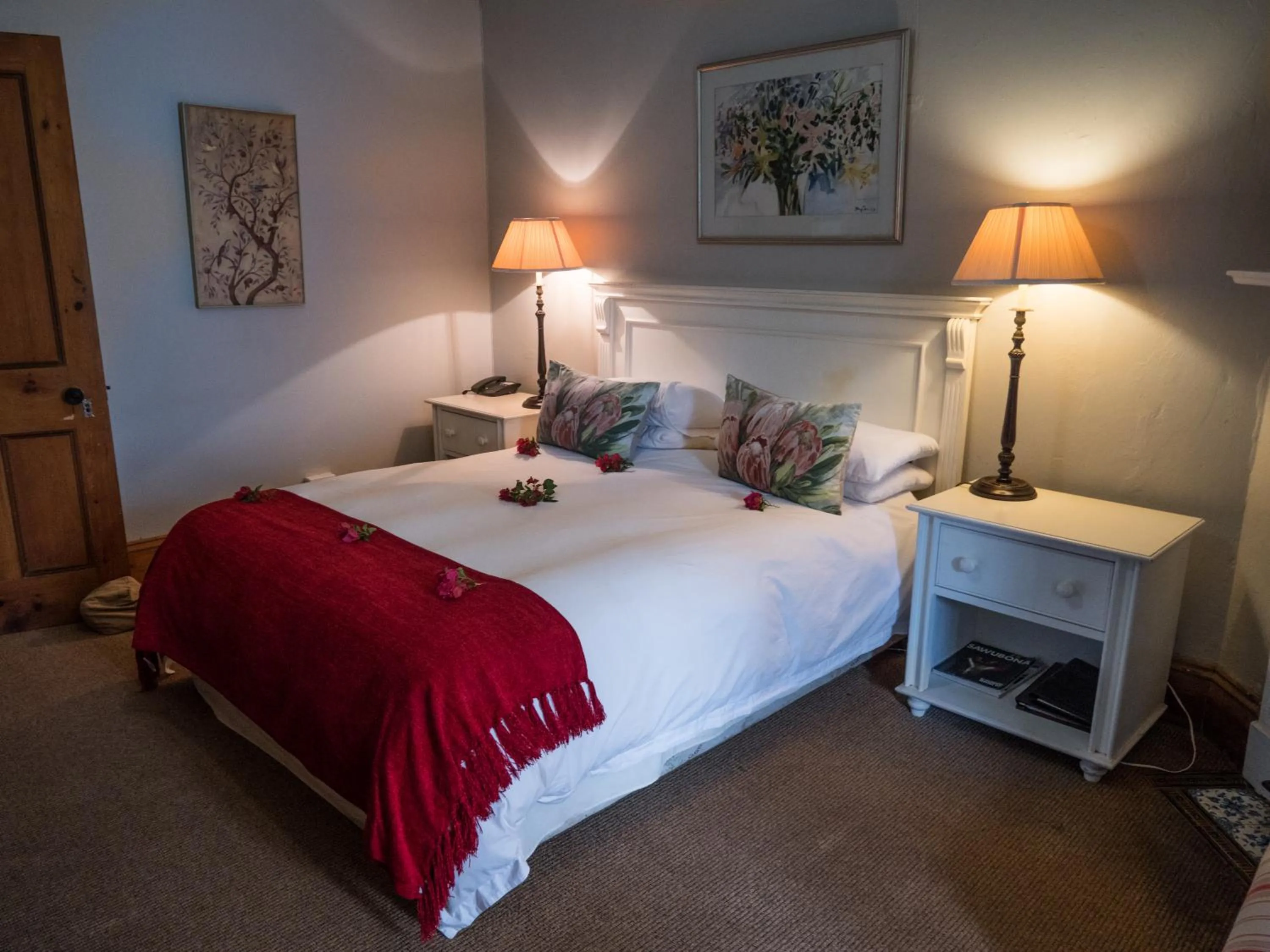 Bed in Leeuwenbosch Country House - Amakhala Game Reserve