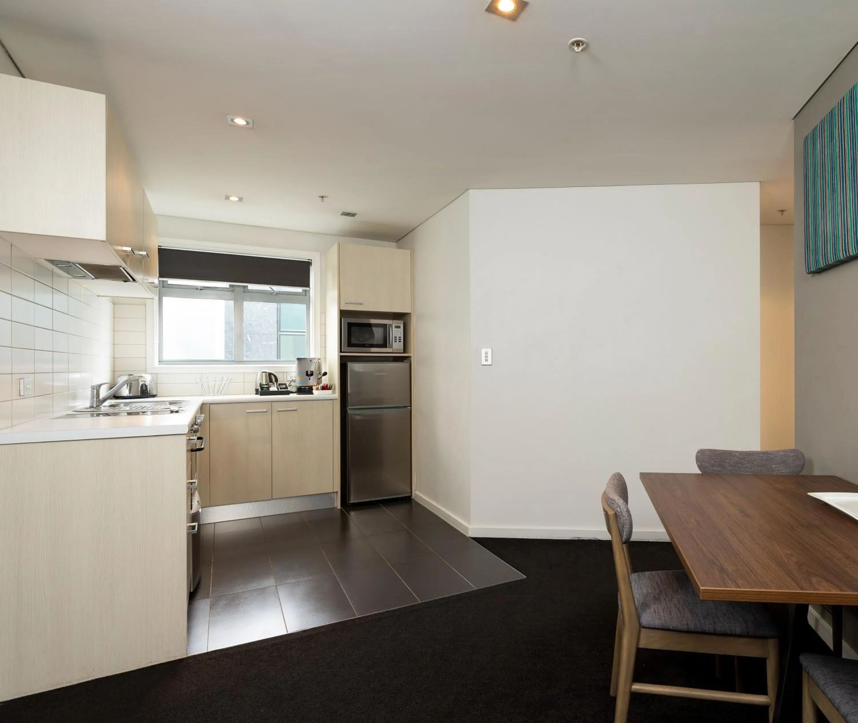 Kitchen or kitchenette in Oaks Auckland Hotel