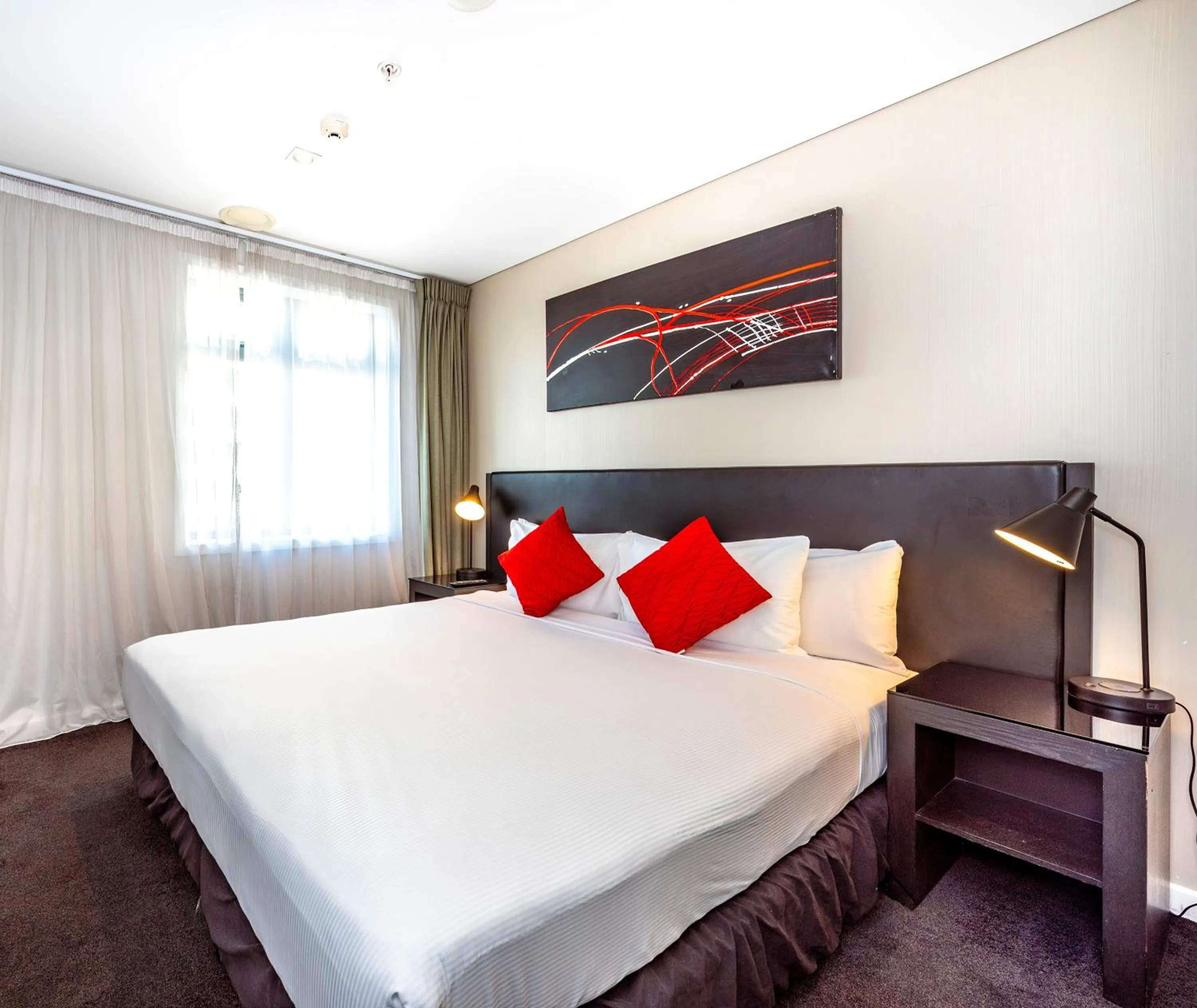 Bed in Oaks Auckland Hotel