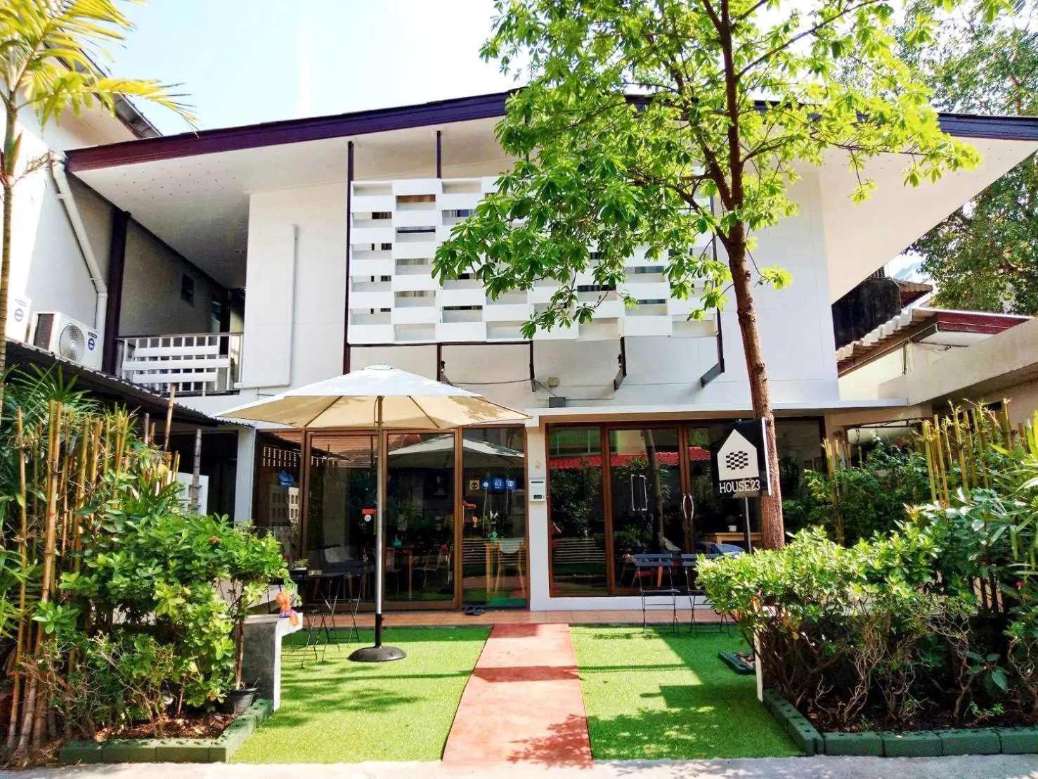 Facade/entrance in House 23 Guesthouse