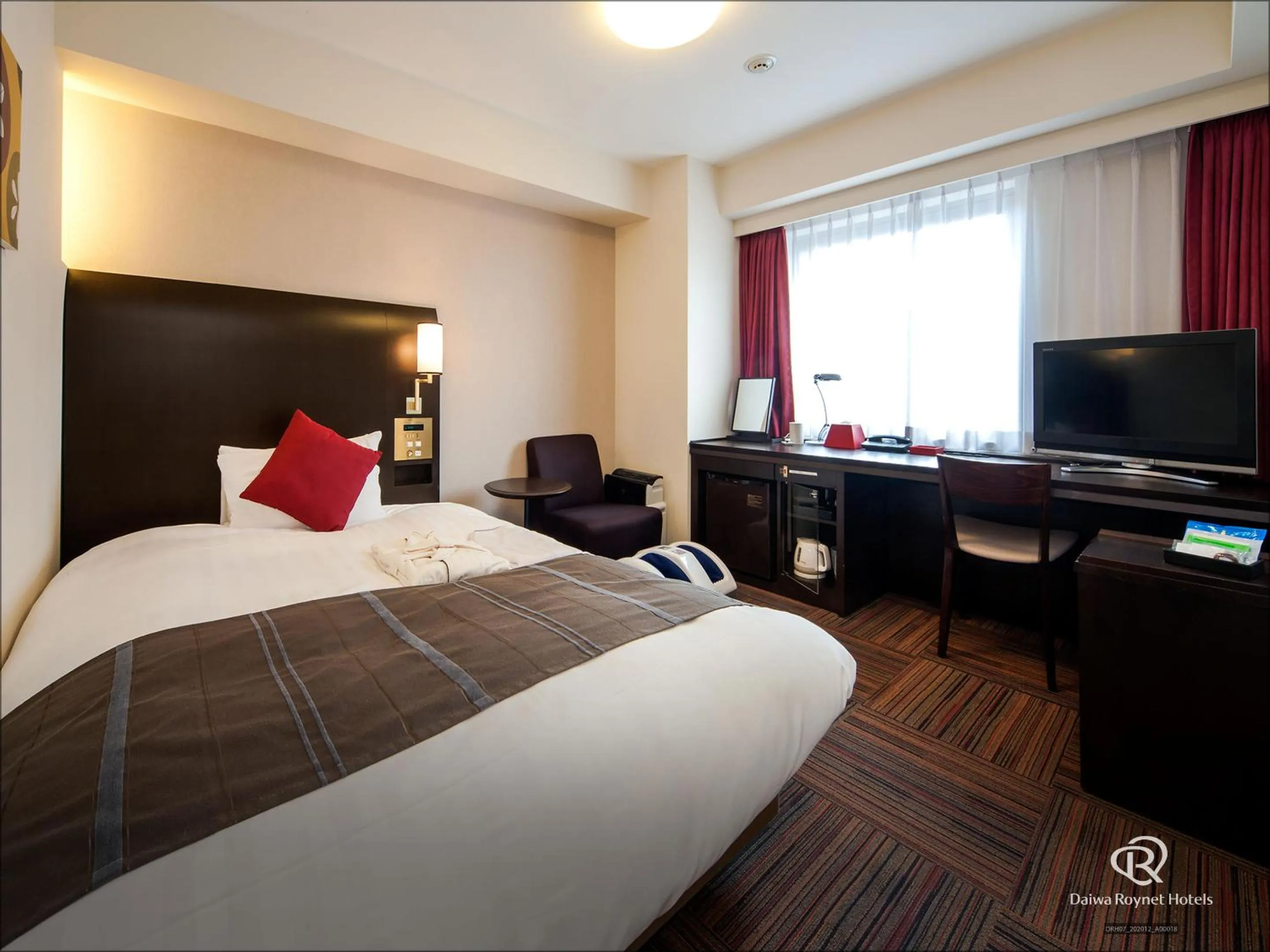 Photo of the whole room, Bed in Daiwa Roynet Hotel Oita