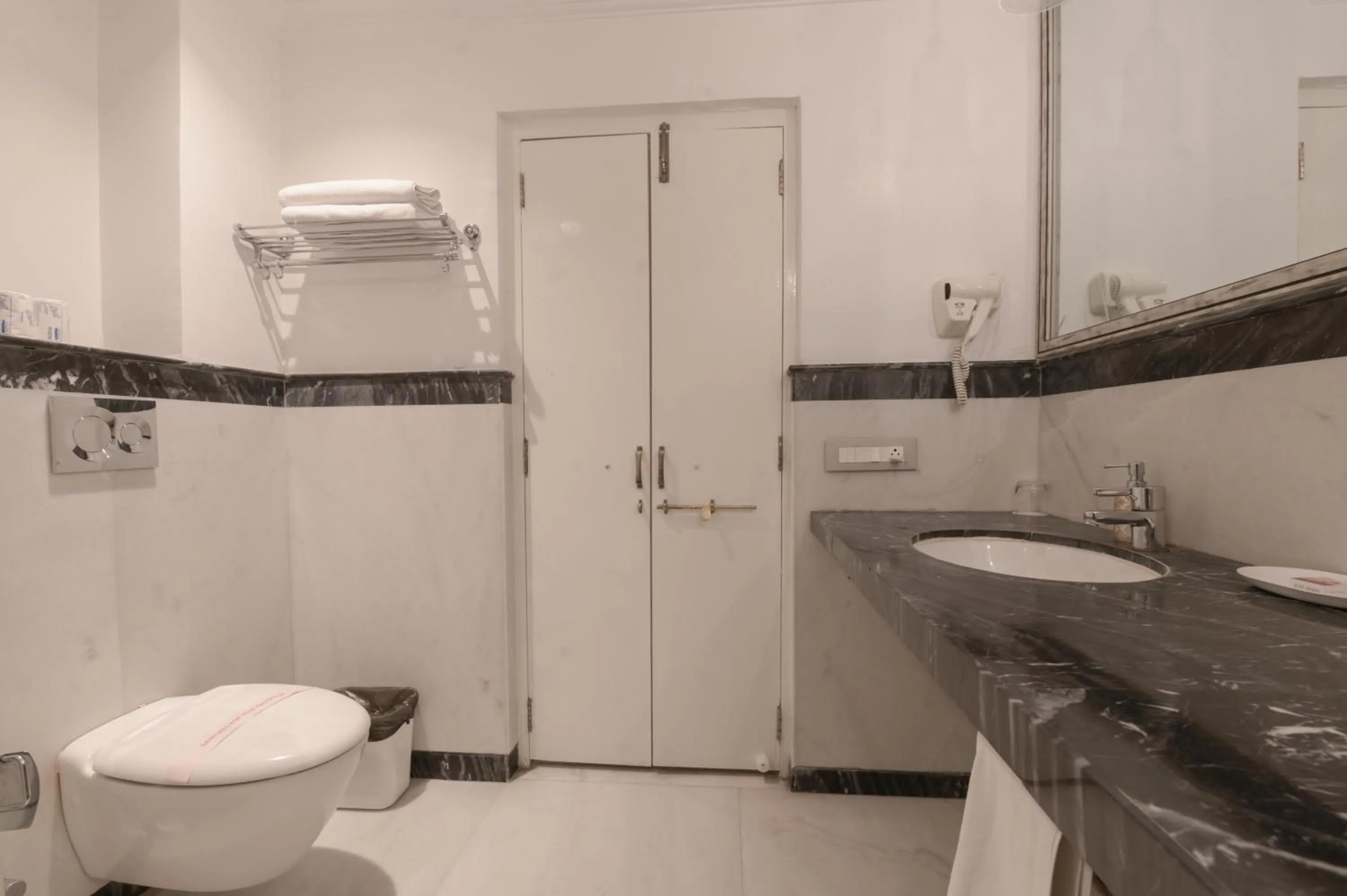 Bathroom in Jagat Niwas Palace