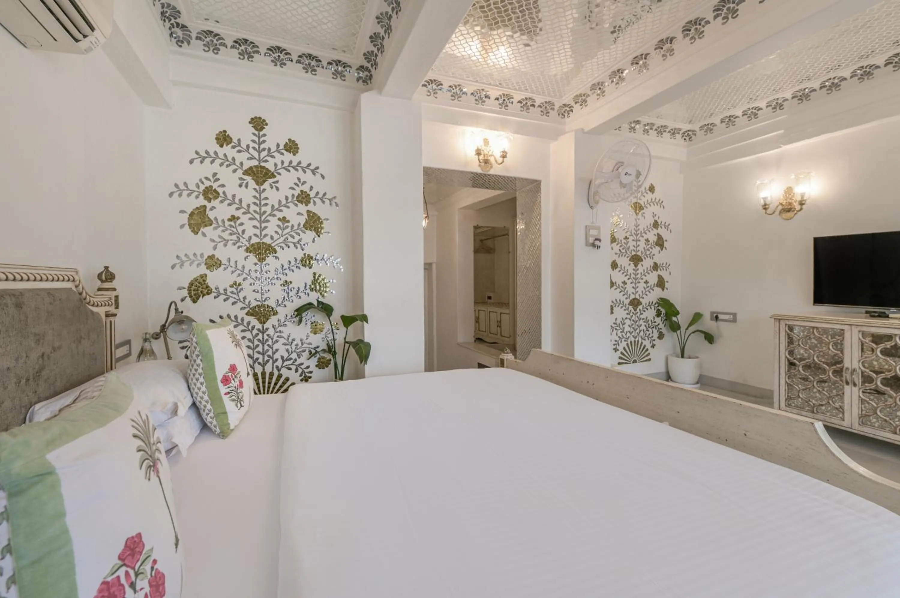 TV and multimedia, Bed in Jagat Niwas Palace