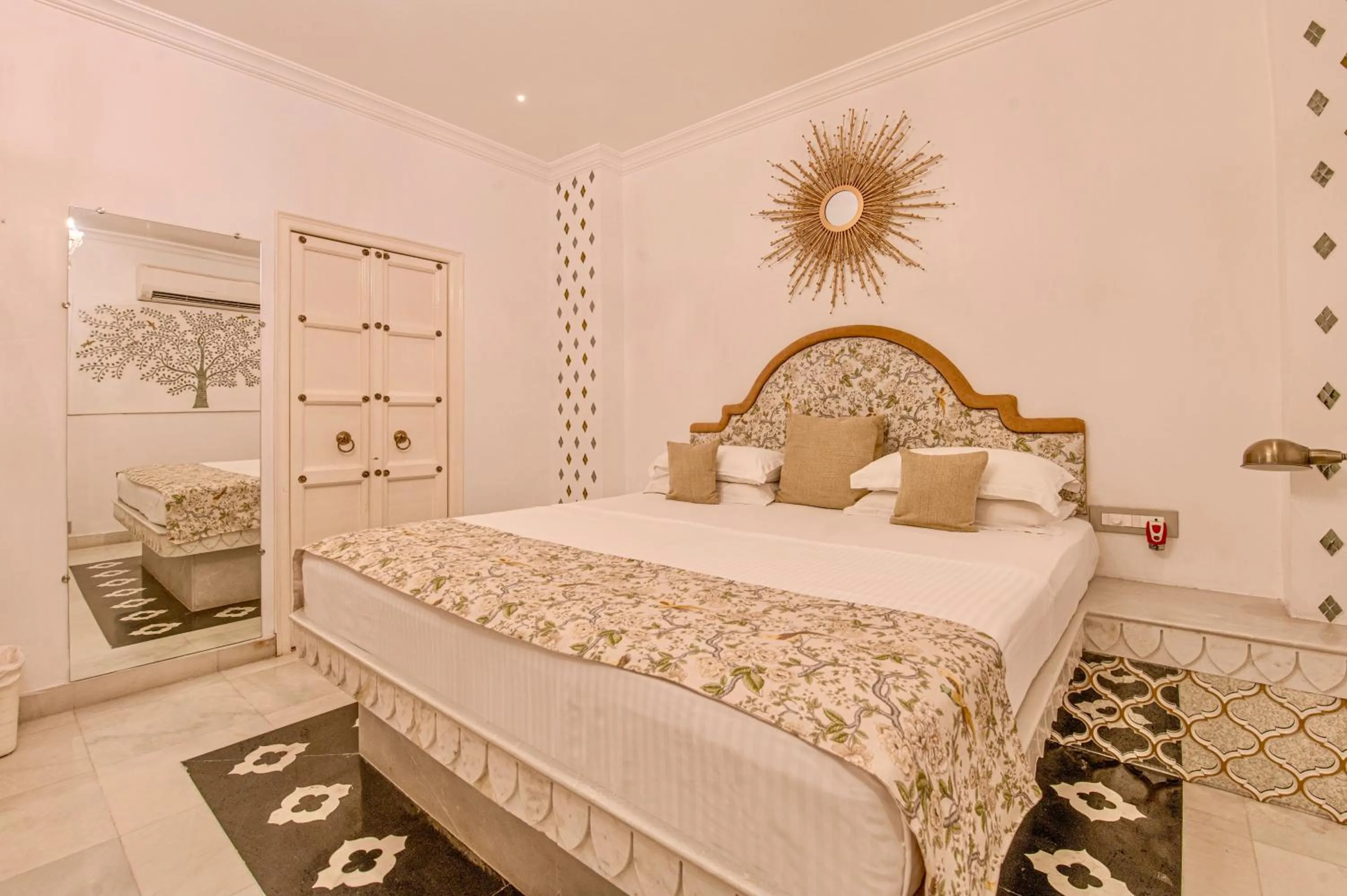 Bedroom, Bed in Jagat Niwas Palace