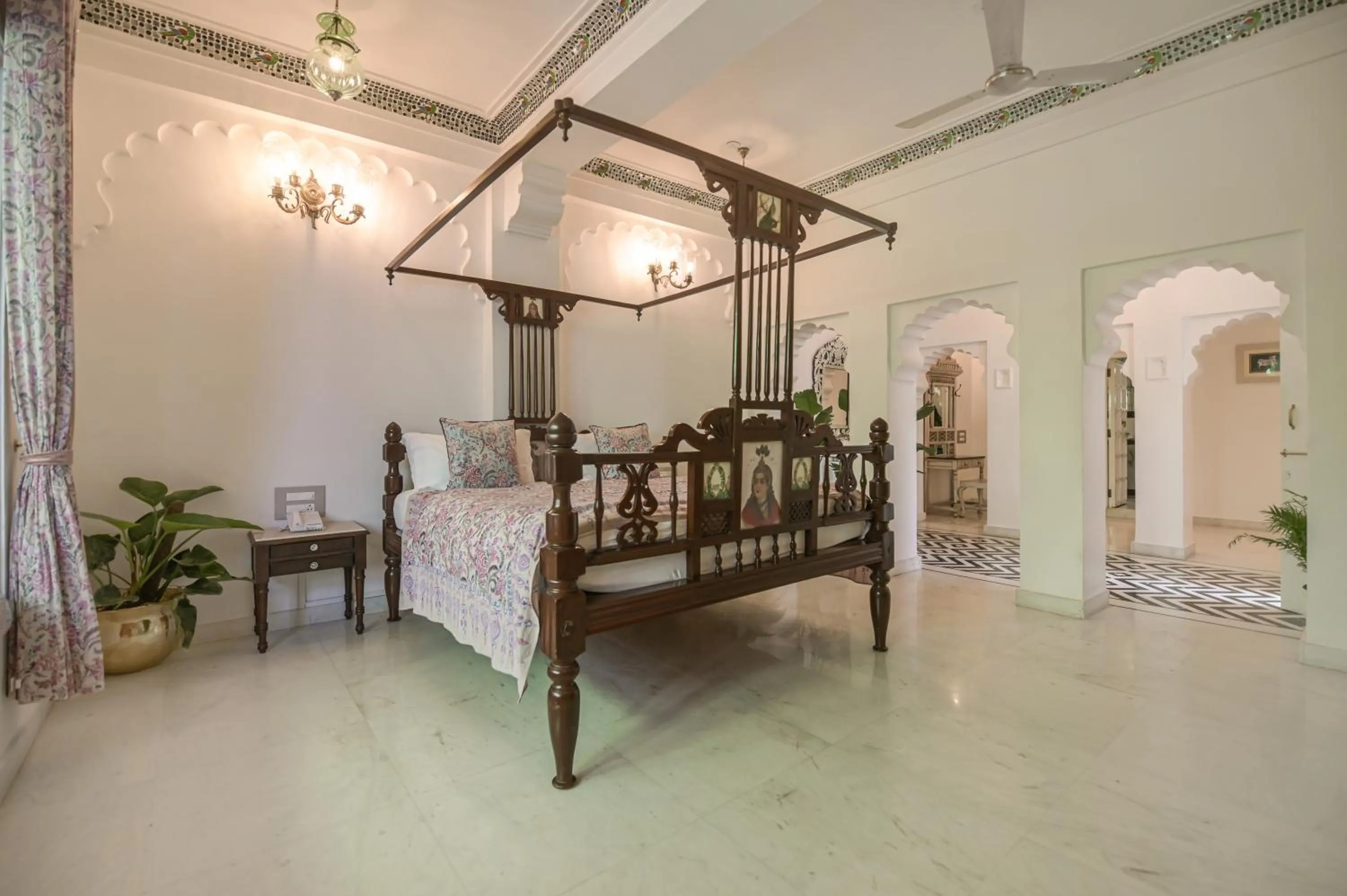 Bed in Jagat Niwas Palace