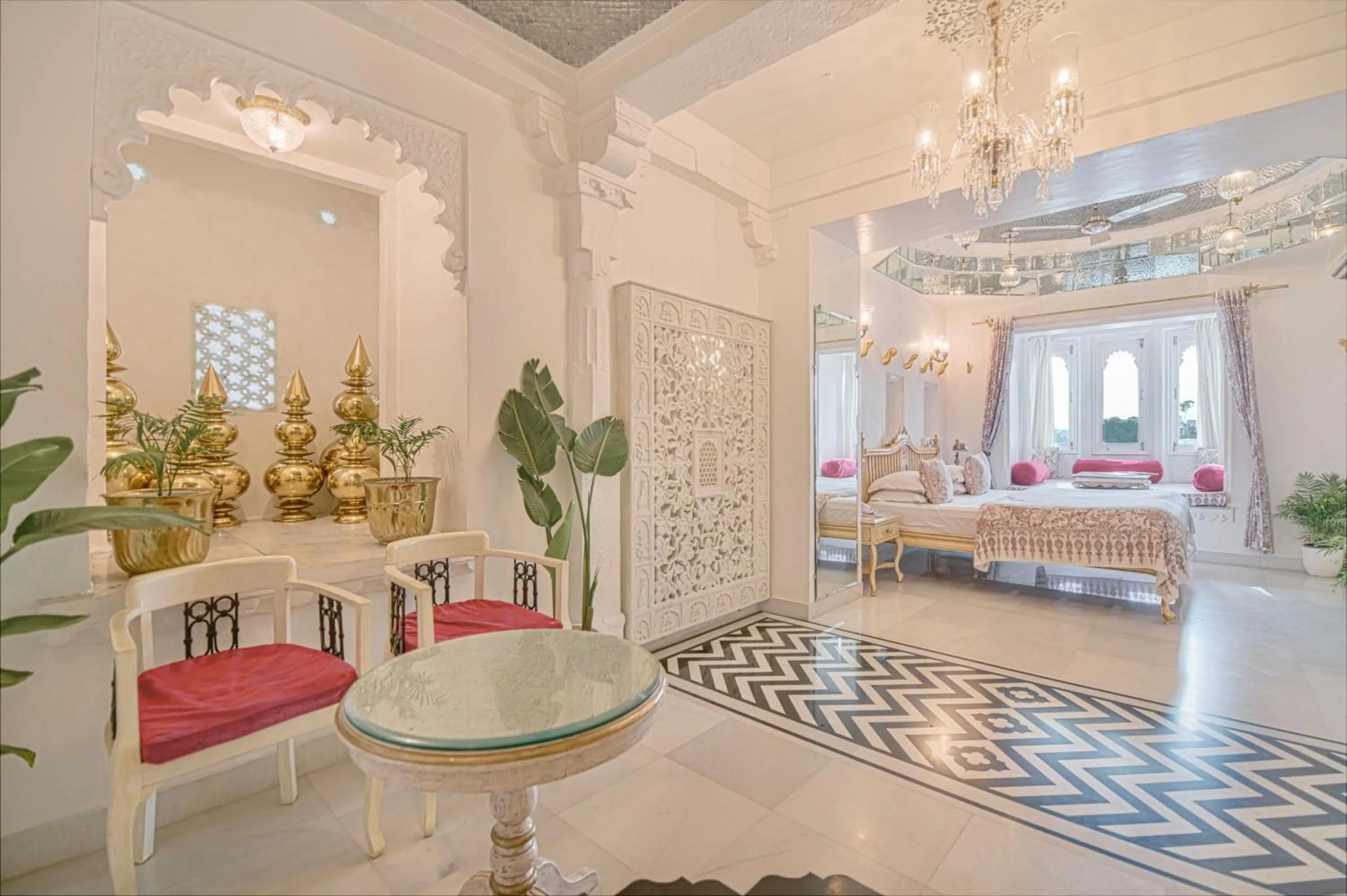 Photo of the whole room, Bed in Jagat Niwas Palace